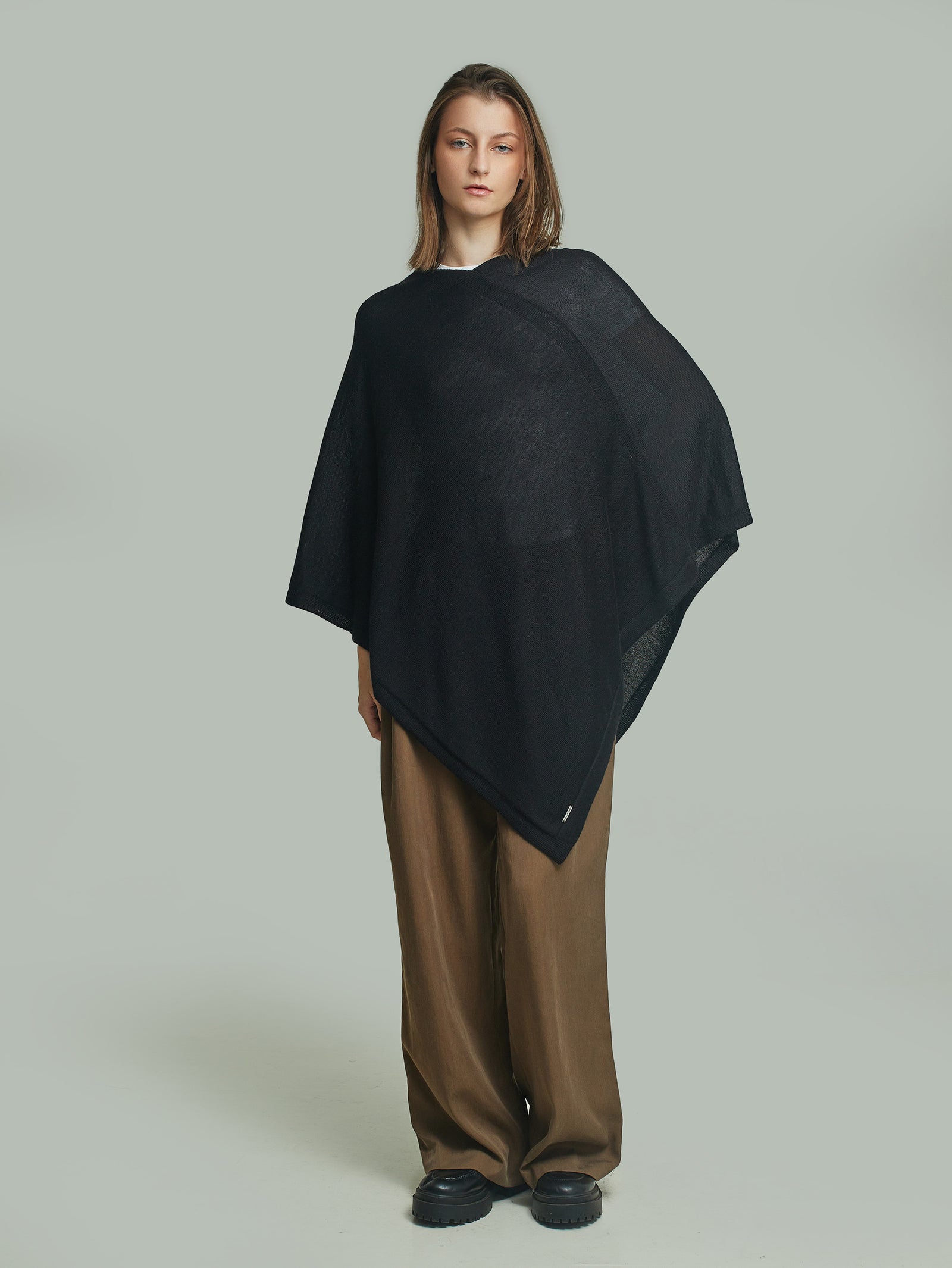 Almendra Poncho Baby Alpaca Color Black