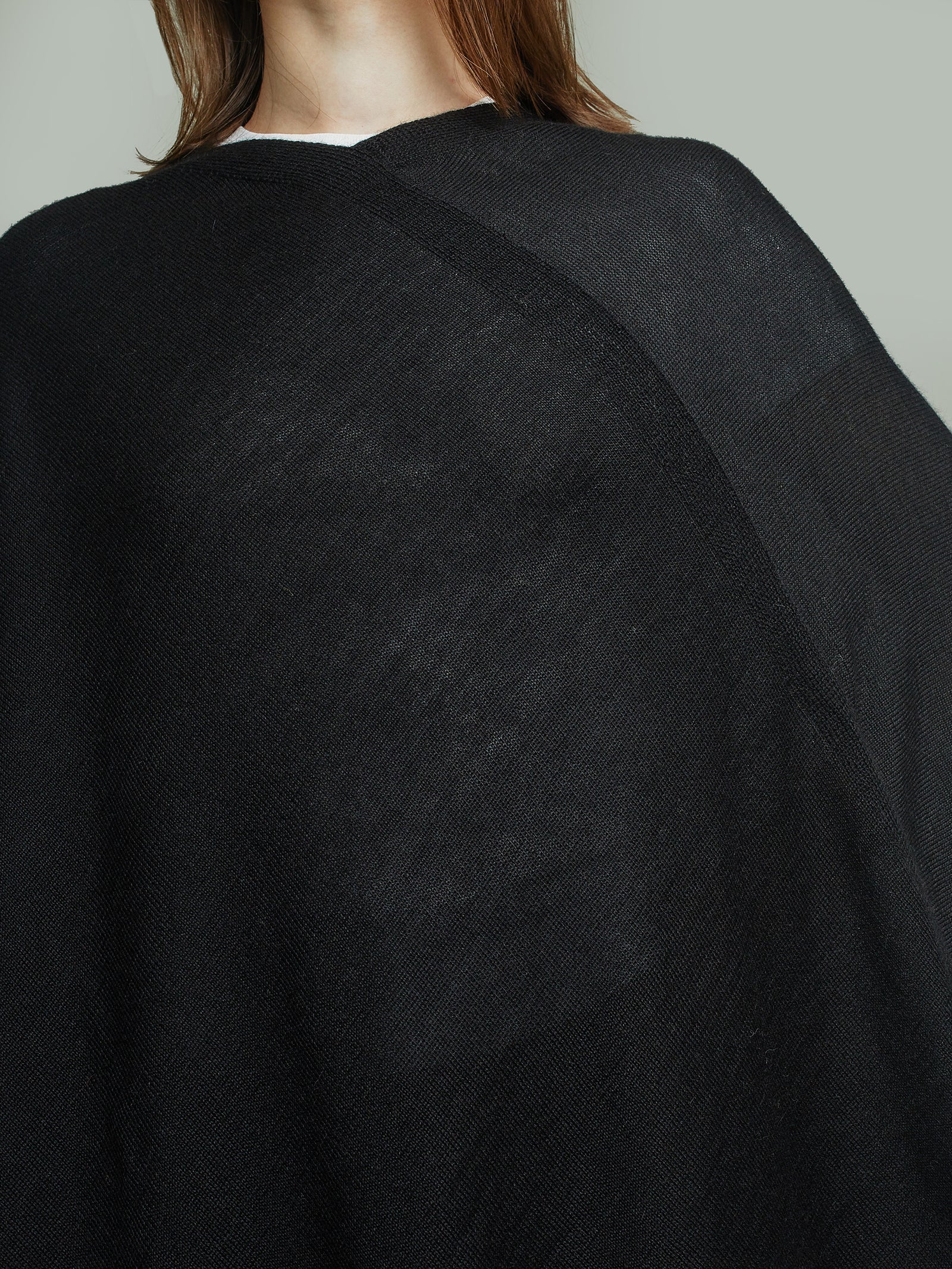 Almendra Poncho Baby Alpaca Color Black