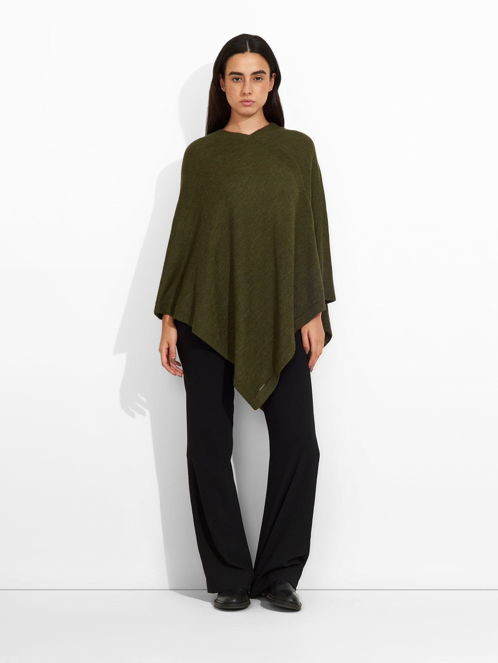 Almendra Poncho Baby Alpaca Color Green