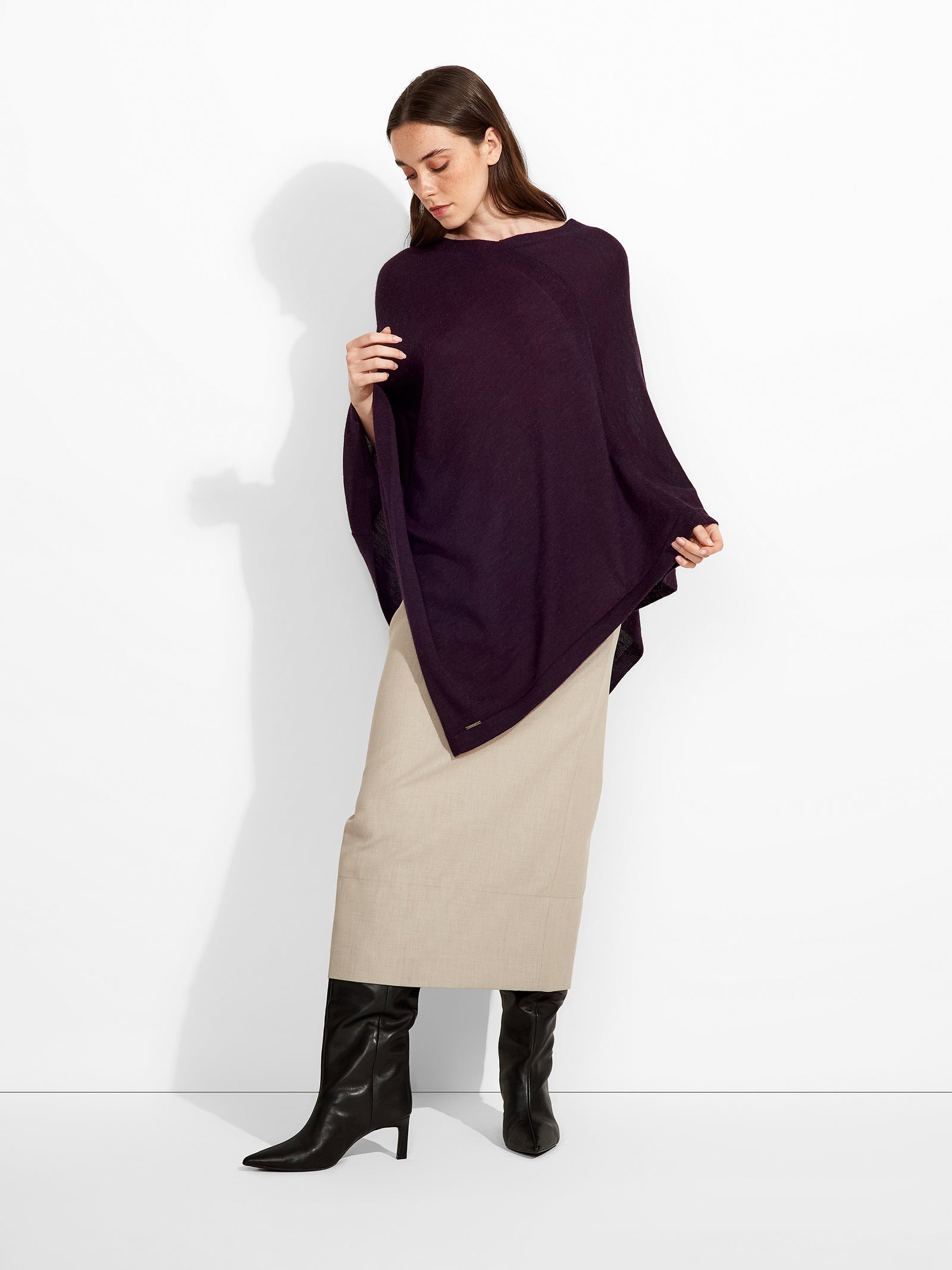 Almendra Poncho Baby Alpaca Color Purple