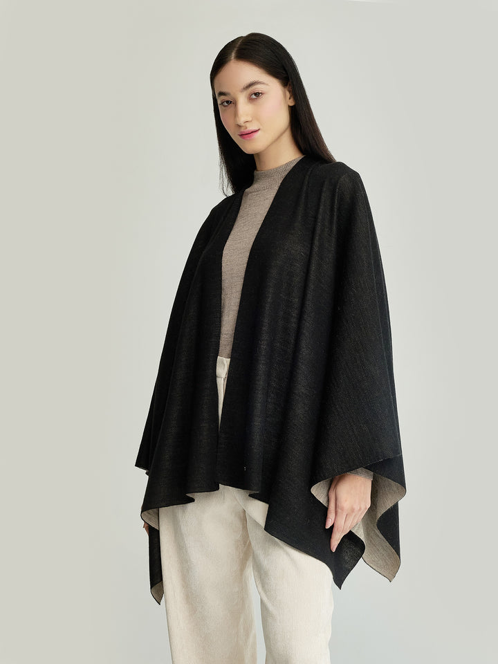 Poncho Temira de alpaca bebé color negro
