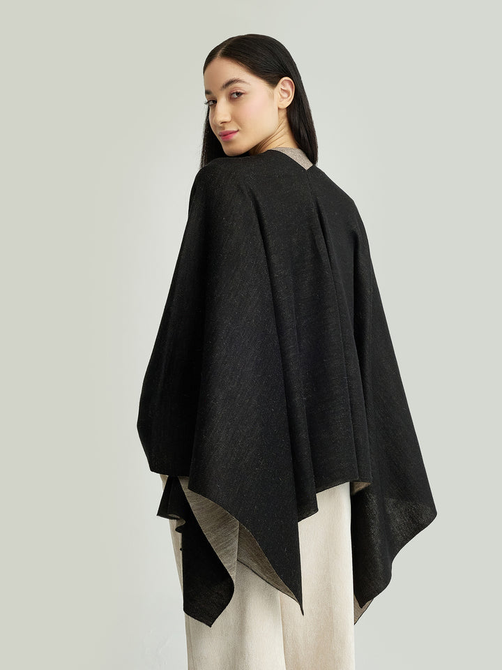 Poncho Temira de alpaca bebé color negro