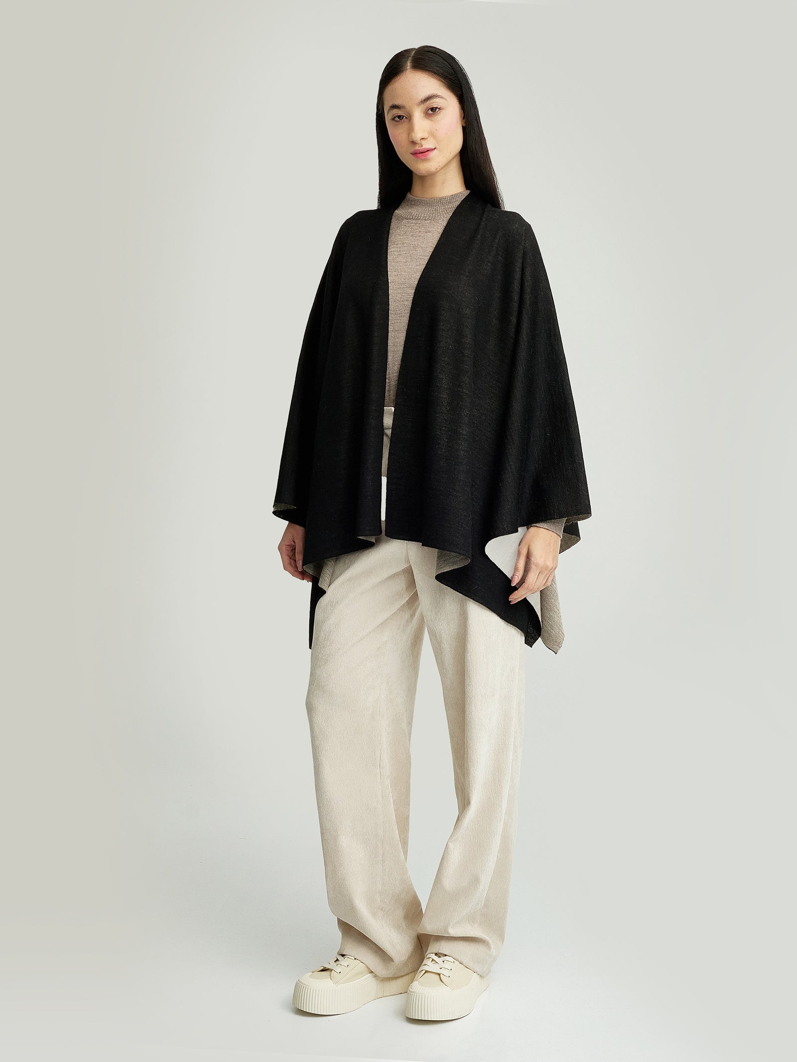 Temira Poncho Baby Alpaca Color Black