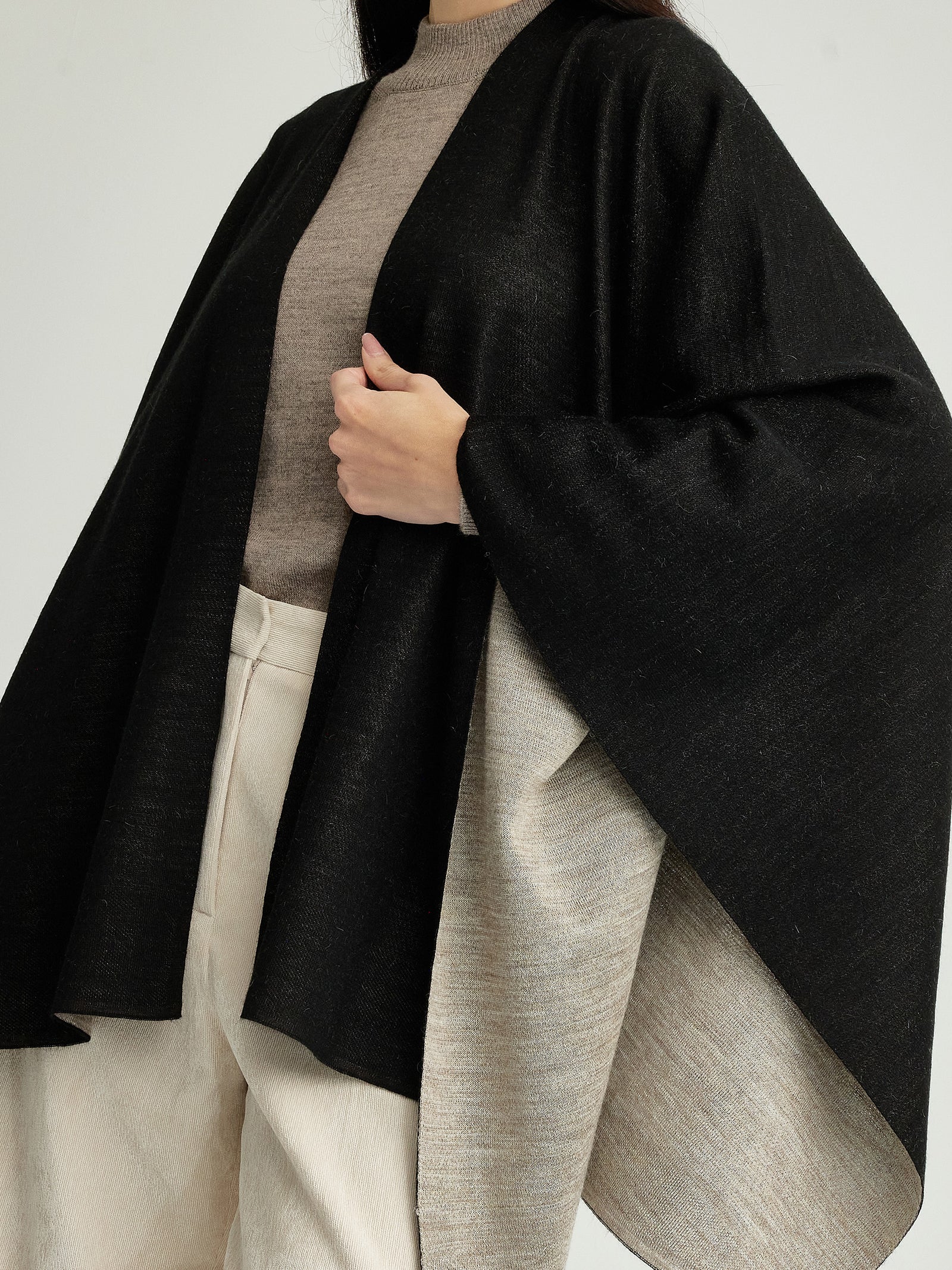 Temira Poncho Baby Alpaca Color Black