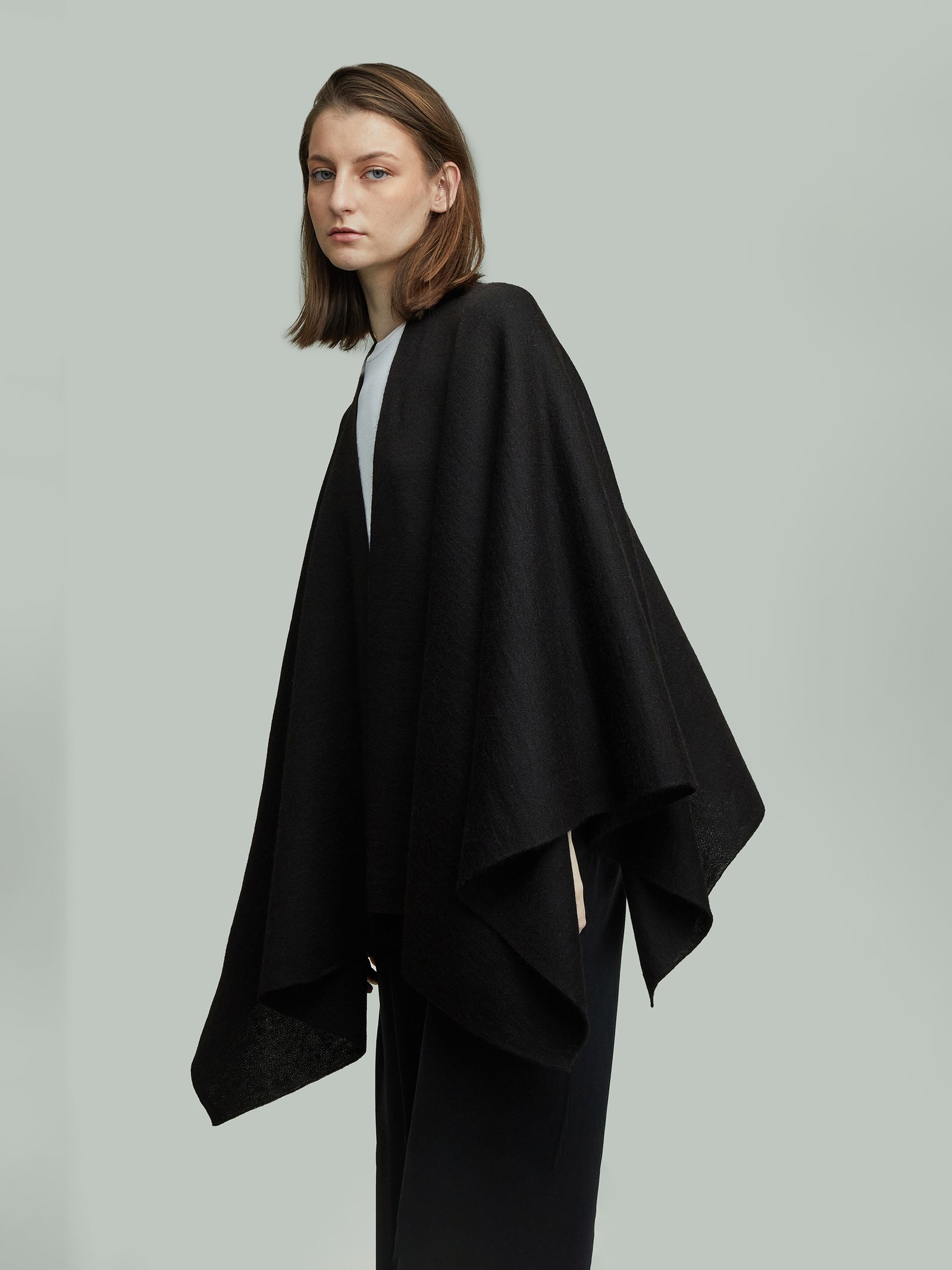 PONCHO BRIO DE BABY ALPACA BLACK COLOR BLACK