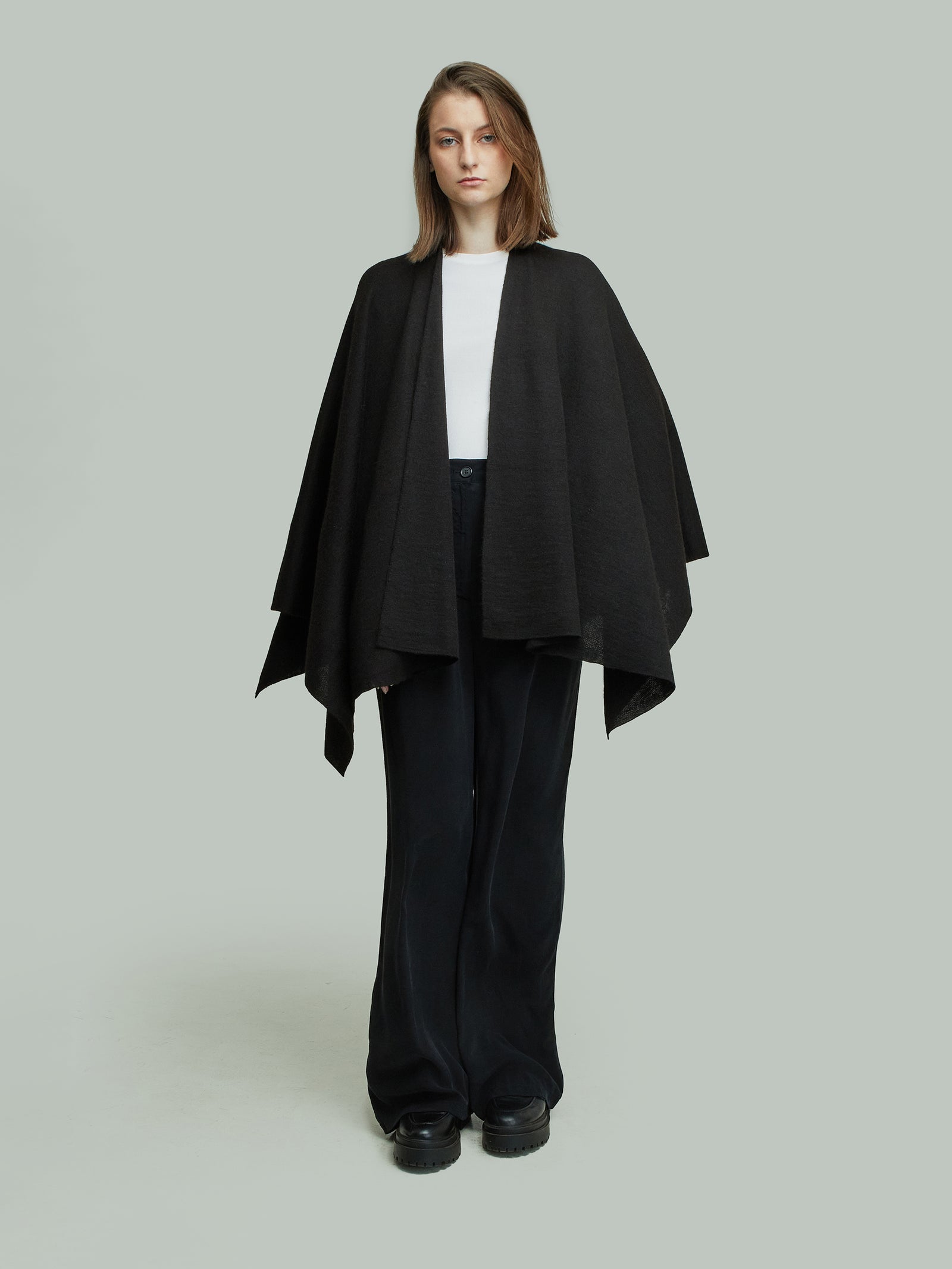 PONCHO BRIO DE BABY ALPACA BLACK COLOR BLACK