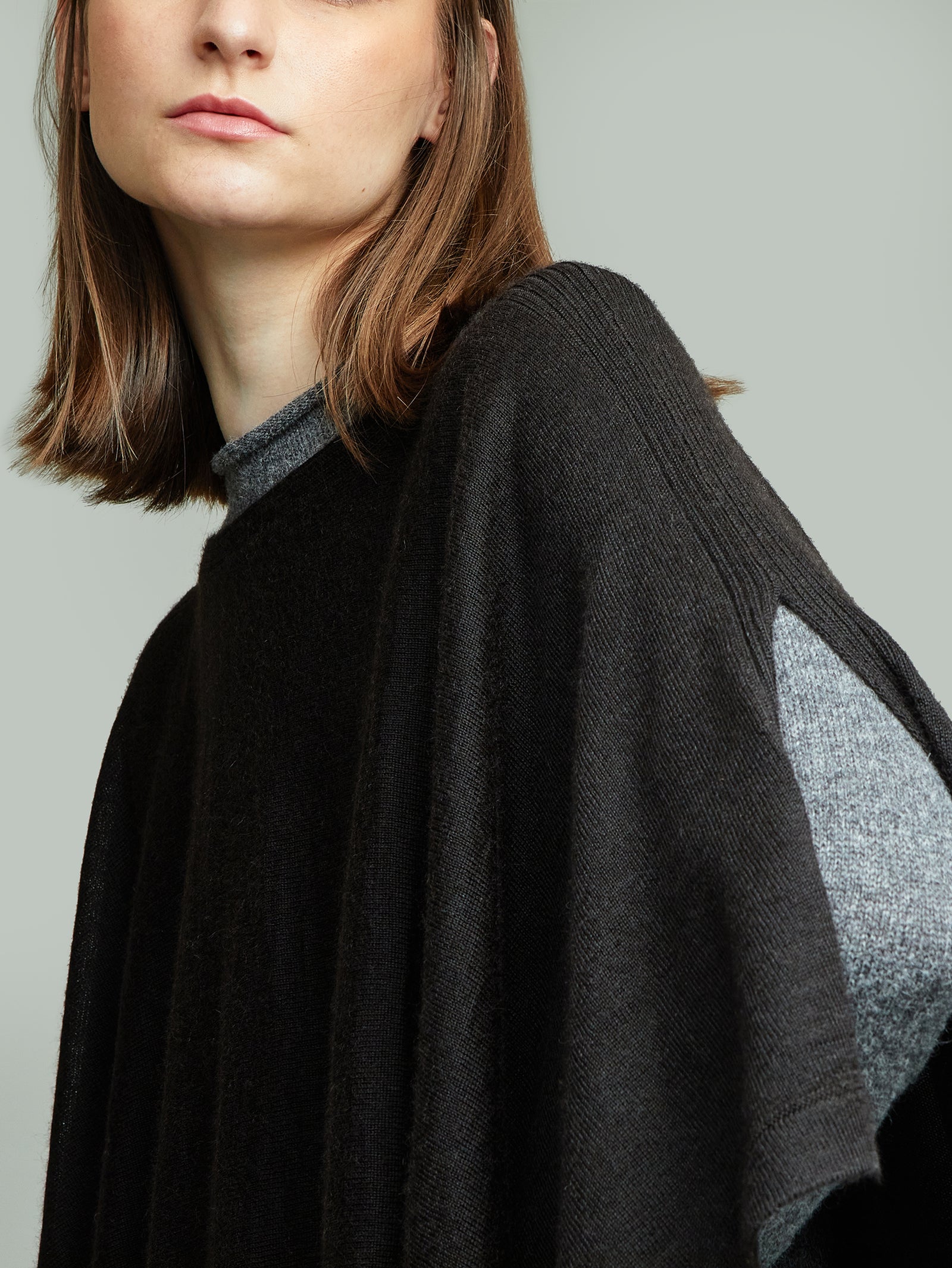 PONCHO BRITANY DE BABY ALPACA BLACK COLOR BLACK