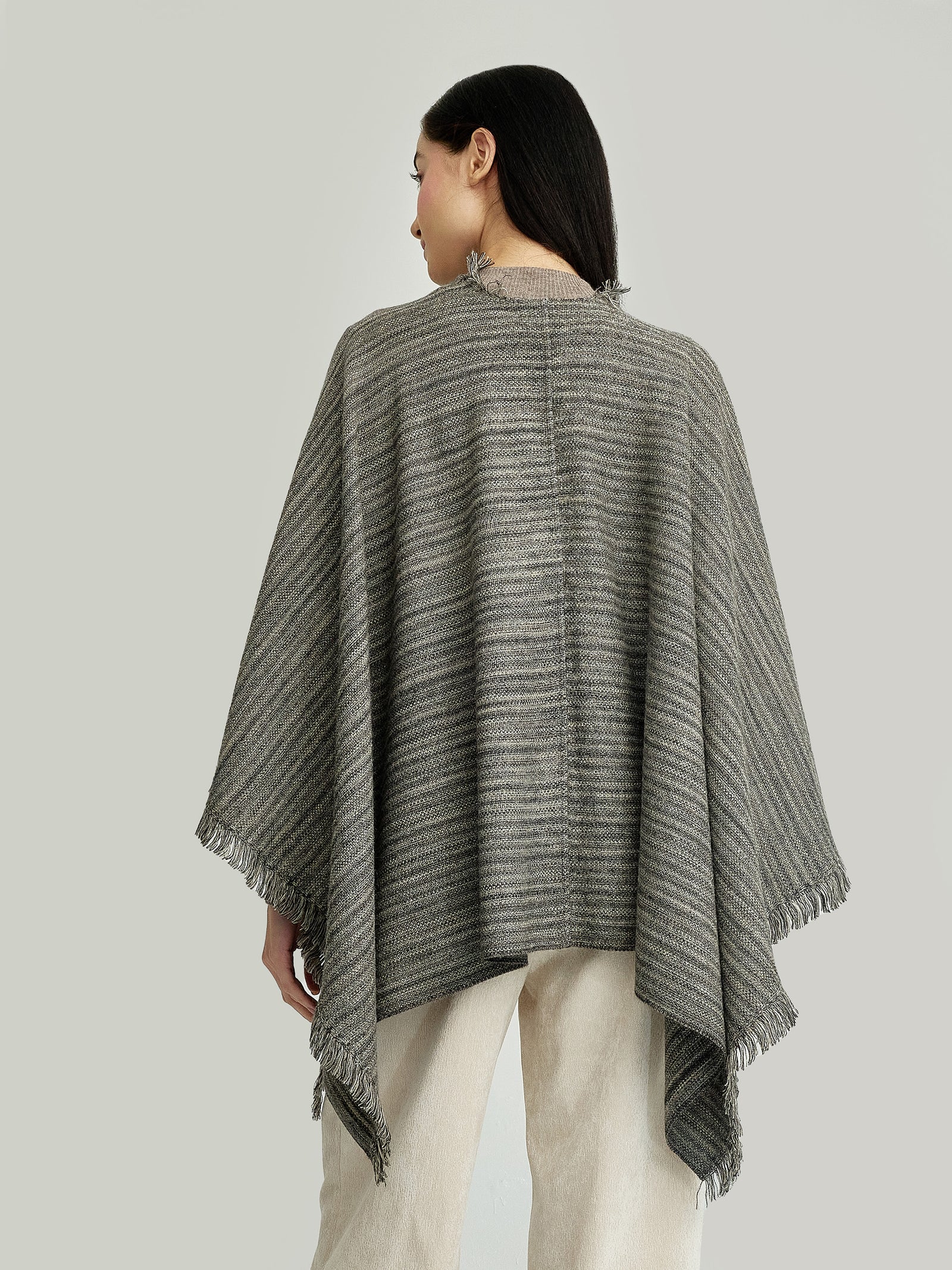 Yudith Poncho Baby Alpaca Color Beige