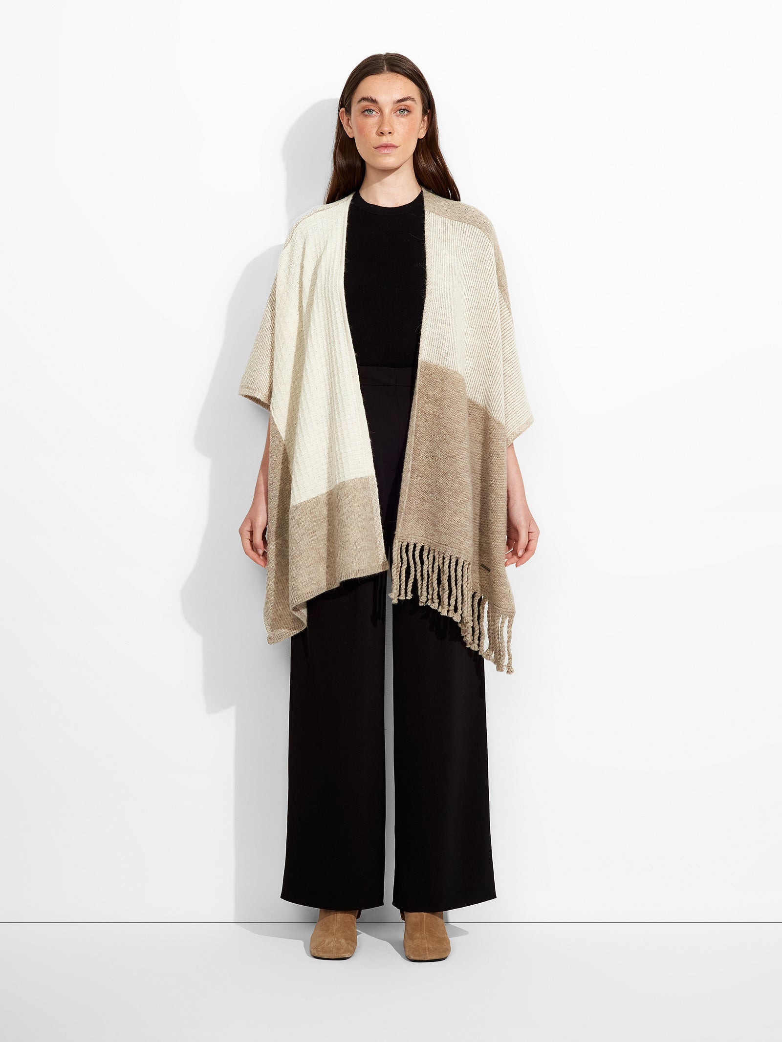 Zela Cape Baby Alpaca Color Beige