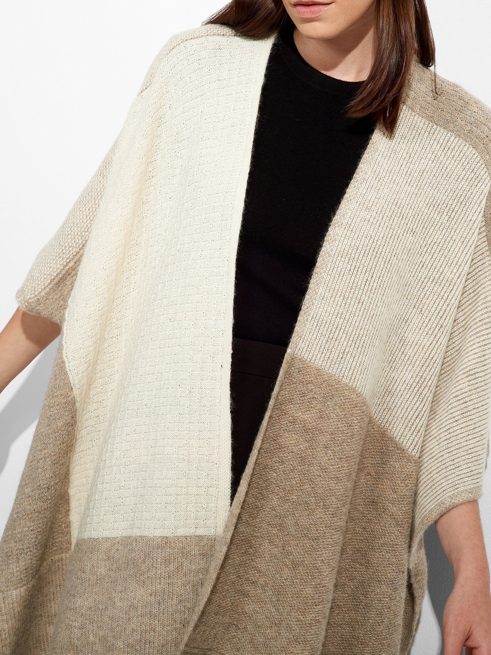 Zela Cape Baby Alpaca Color Beige