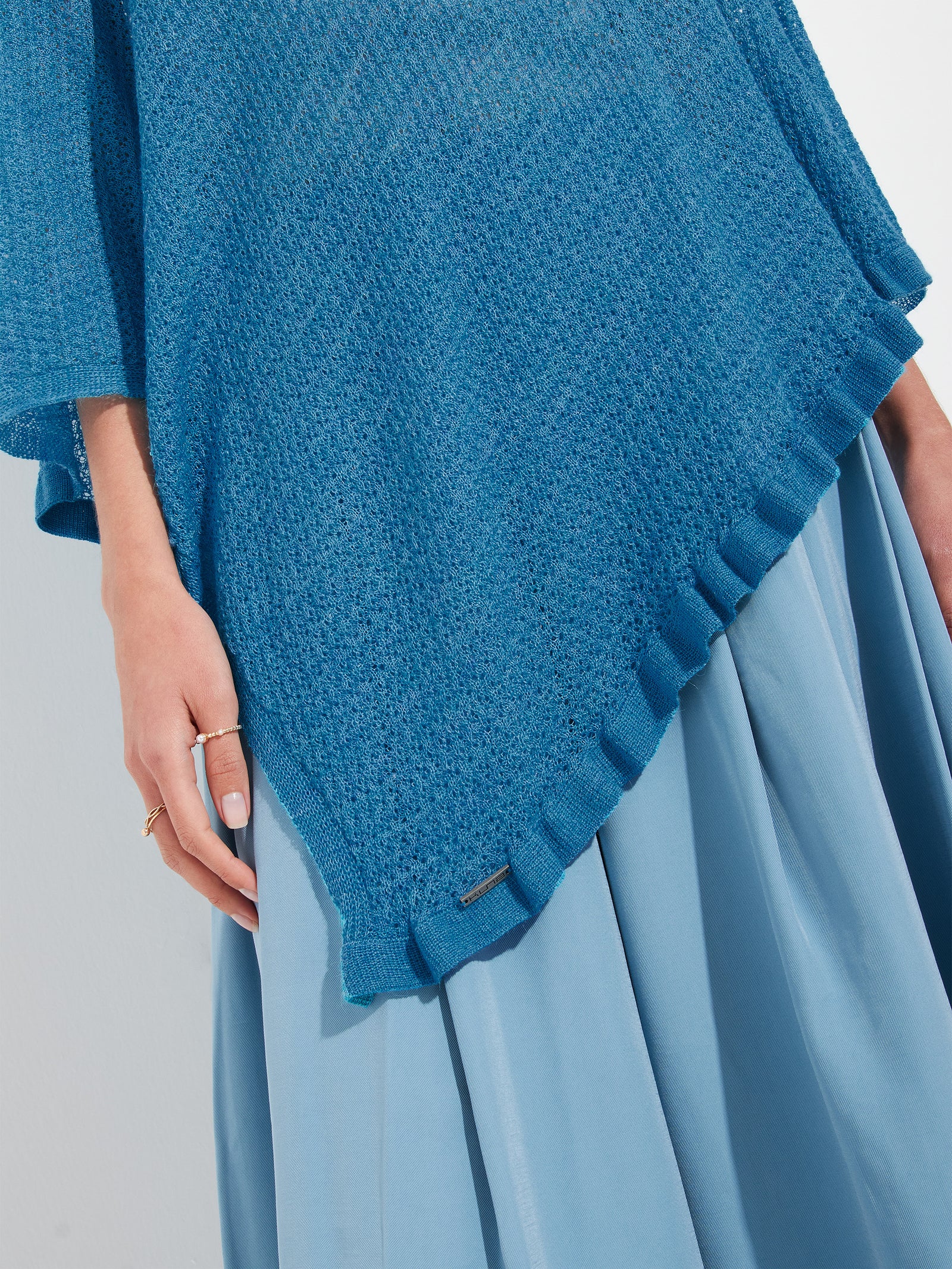 Zaeta Cape Baby Alpaca Color Blue