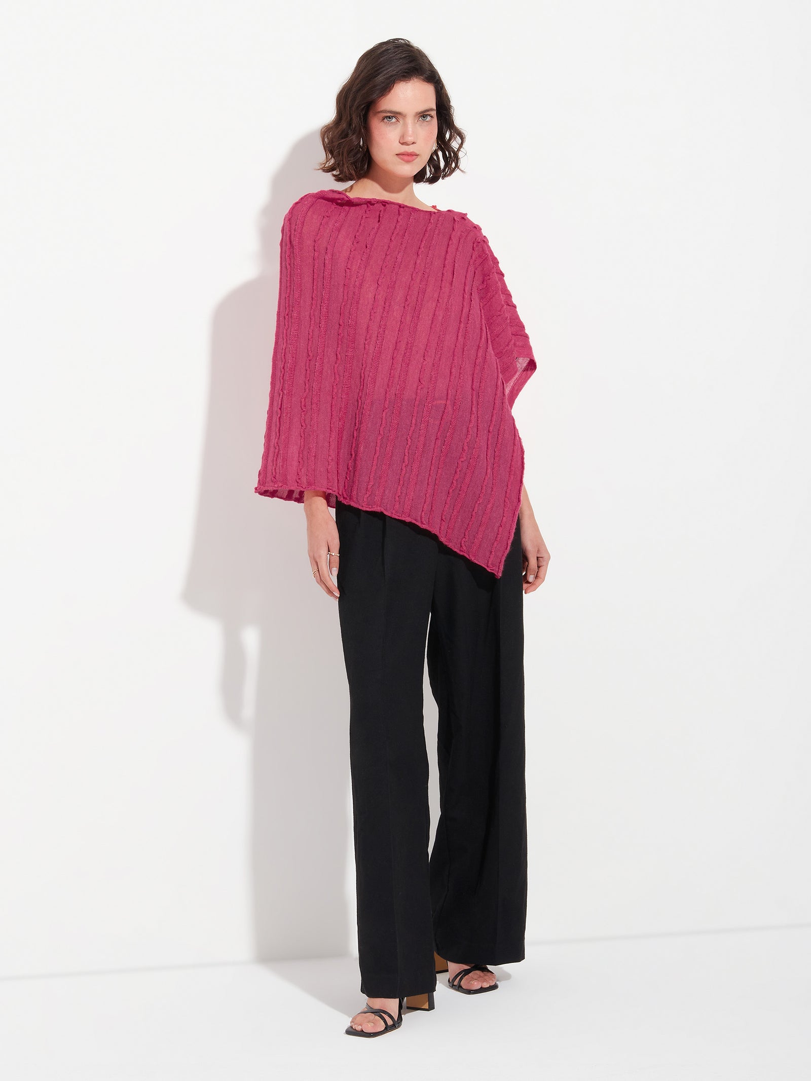 Poncho Zarina de alpaca bebé color fucsia