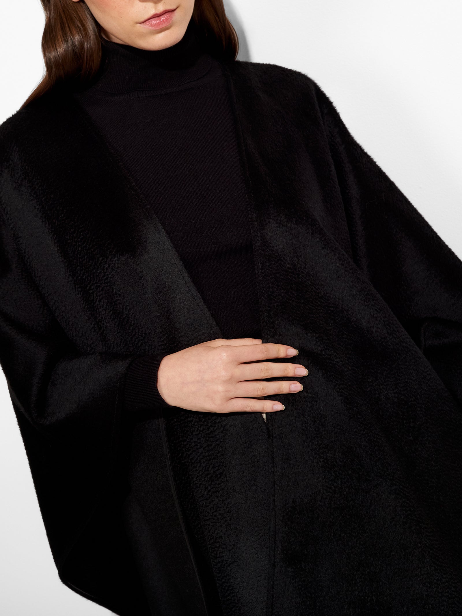 Zibelin Cape Baby Suri Alpaca Color Black