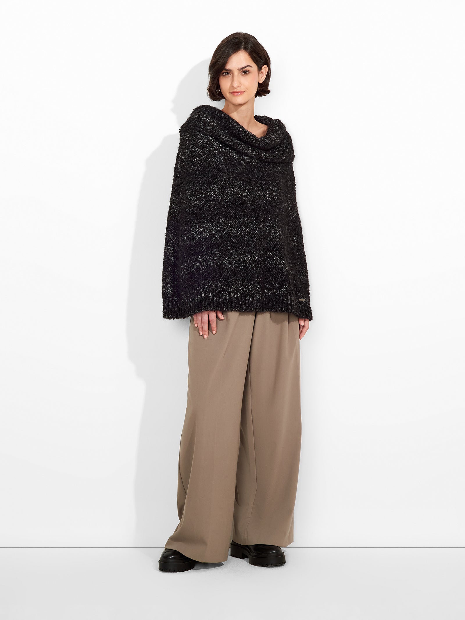 Zaira Poncho Suri Alpaca Color Black
