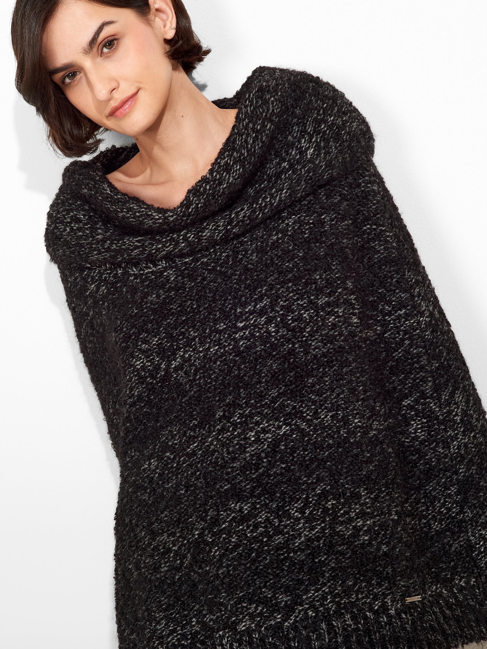Zaira Poncho Suri Alpaca Color Black