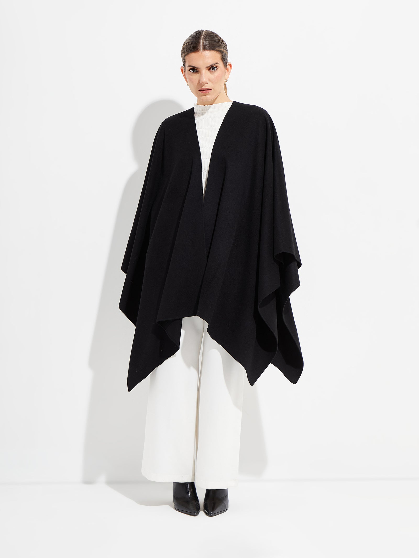 Betty Cape Vikuna Color Black