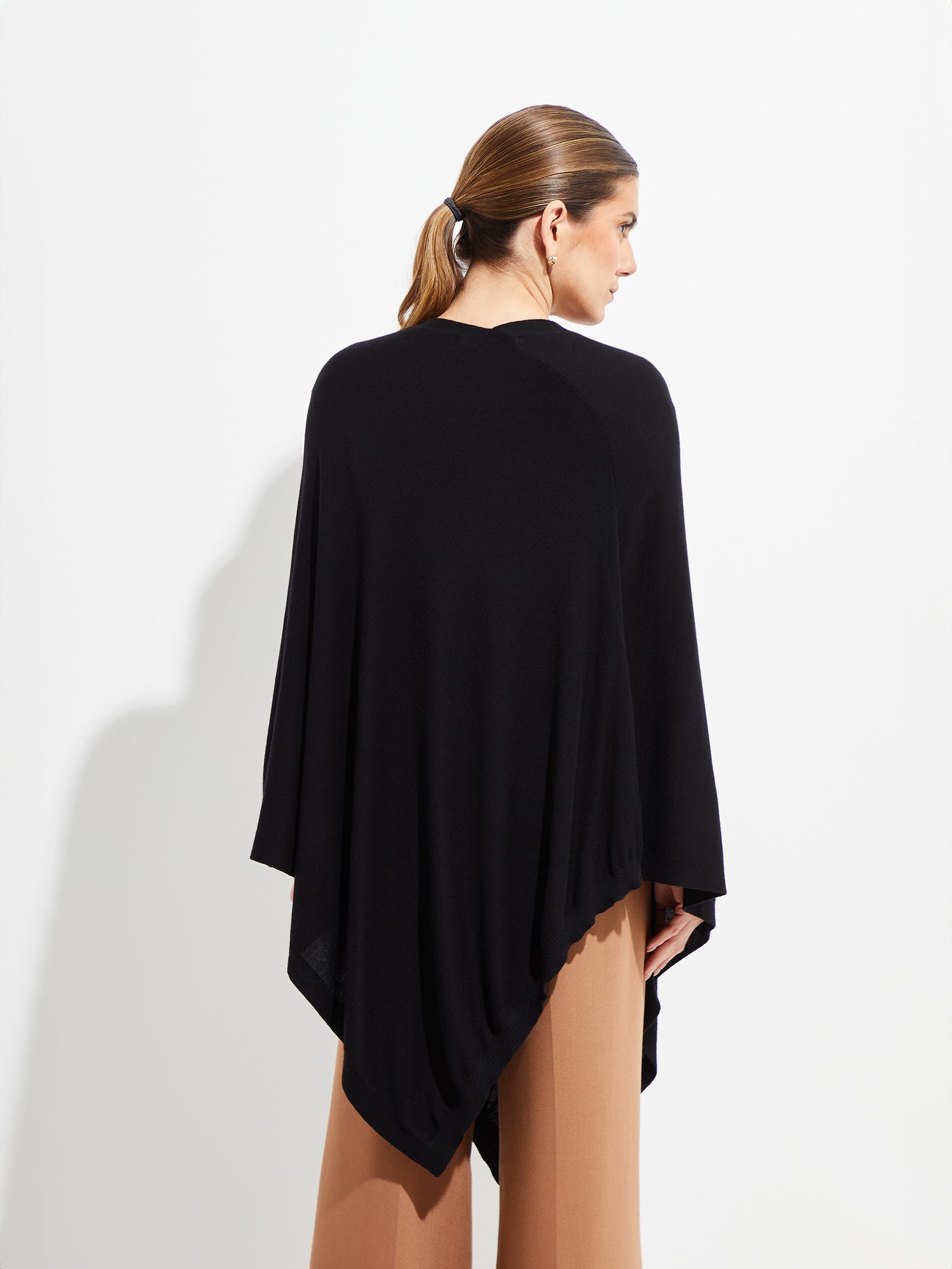 Beryl Poncho Vikuna Color Black