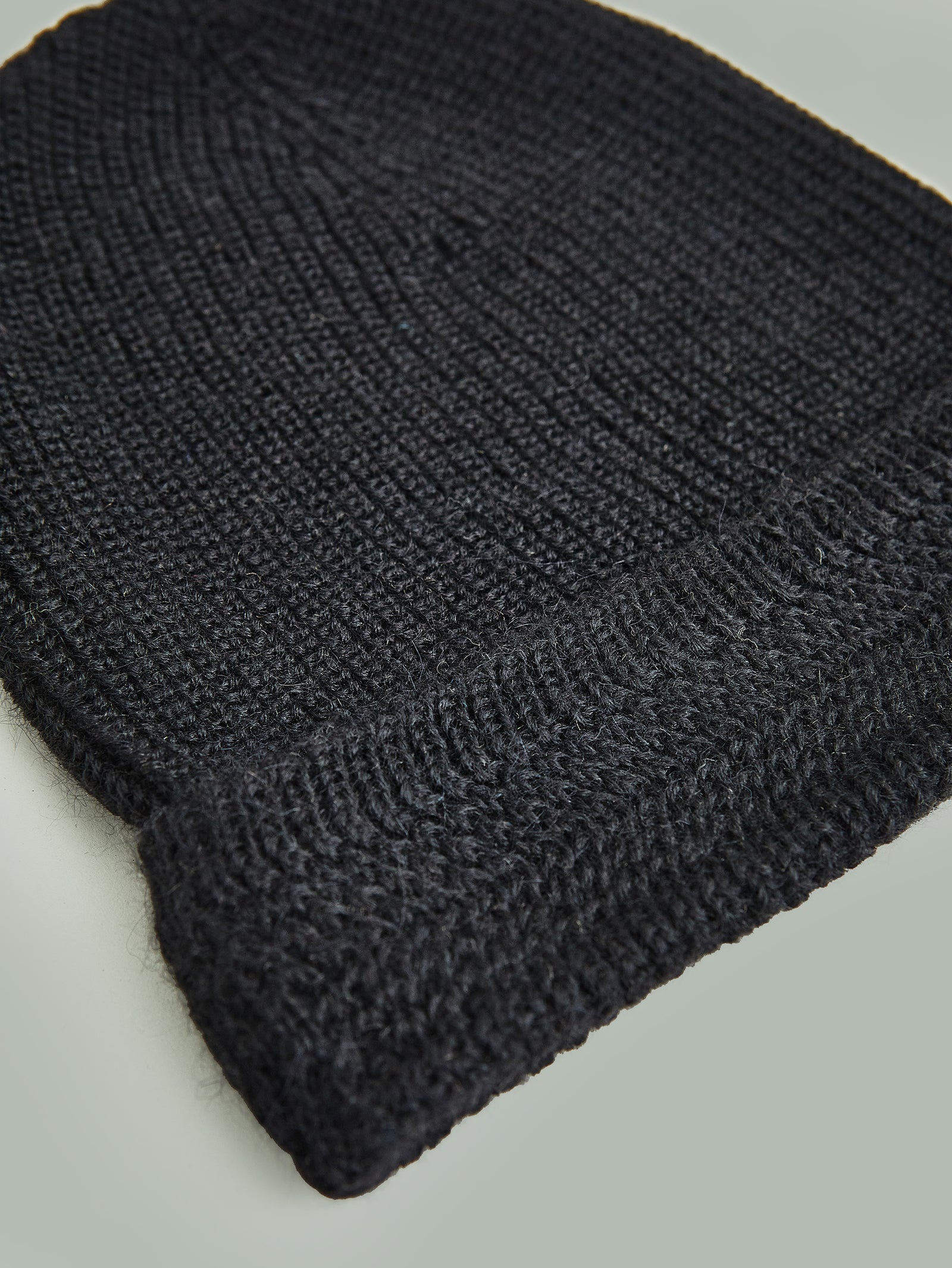 Gorro Bertie de baby alpaca, color negro