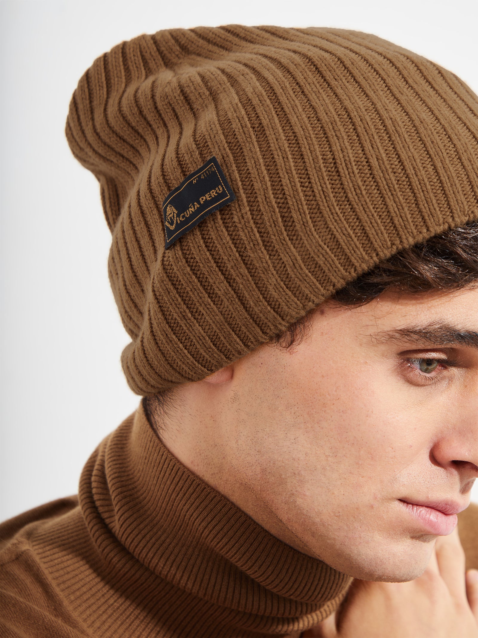 Benji Vicuña Color Camel