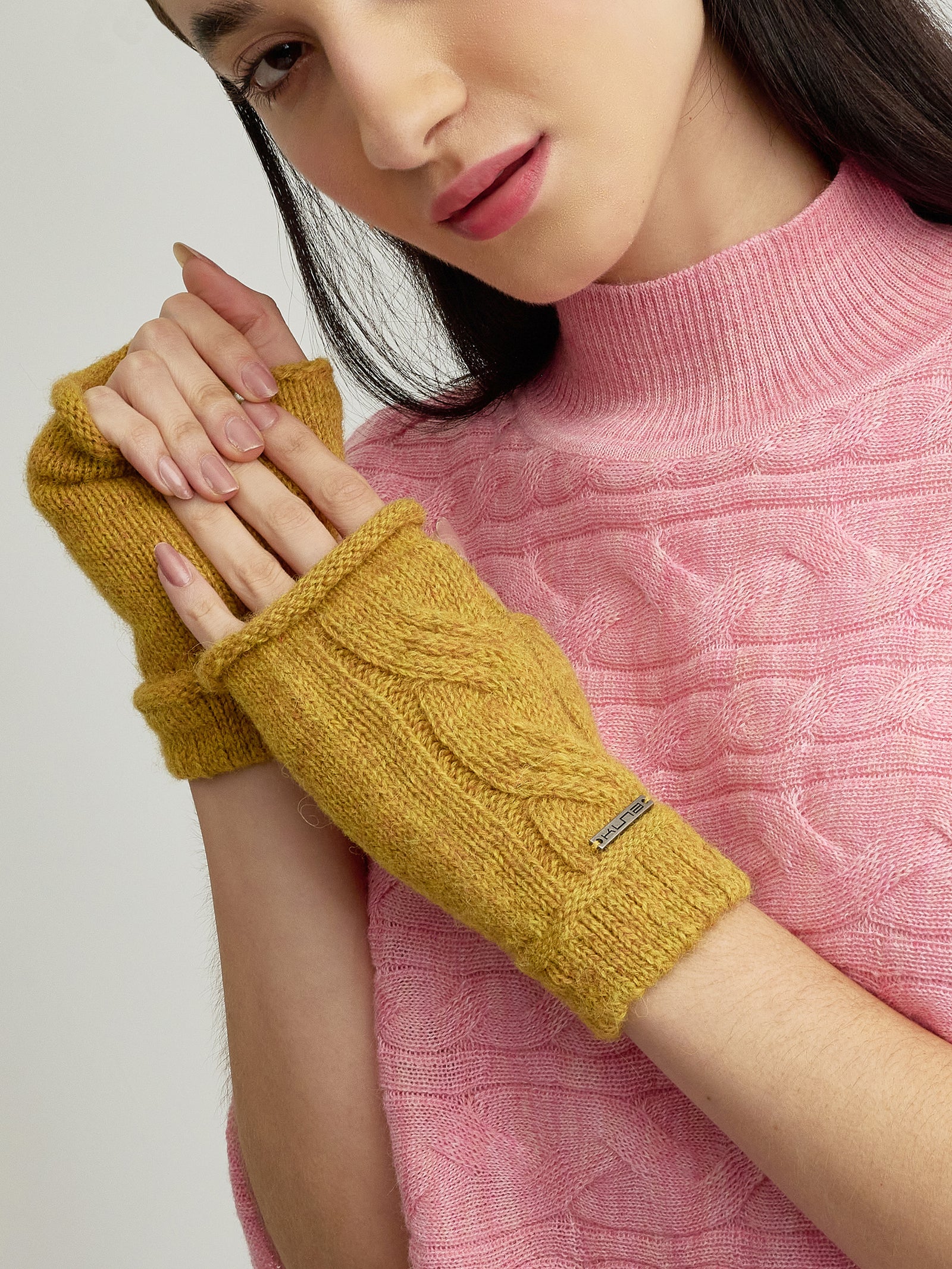 Rita Gloves Baby Alpaca Color Yellow