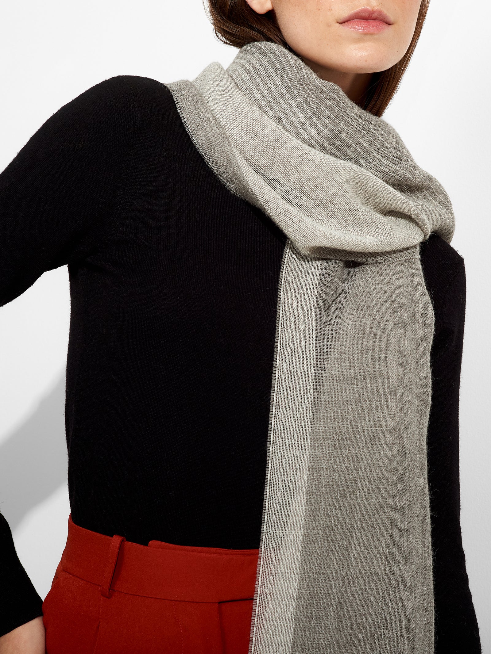 Chal Pesca Baby Alpaca Color Gris