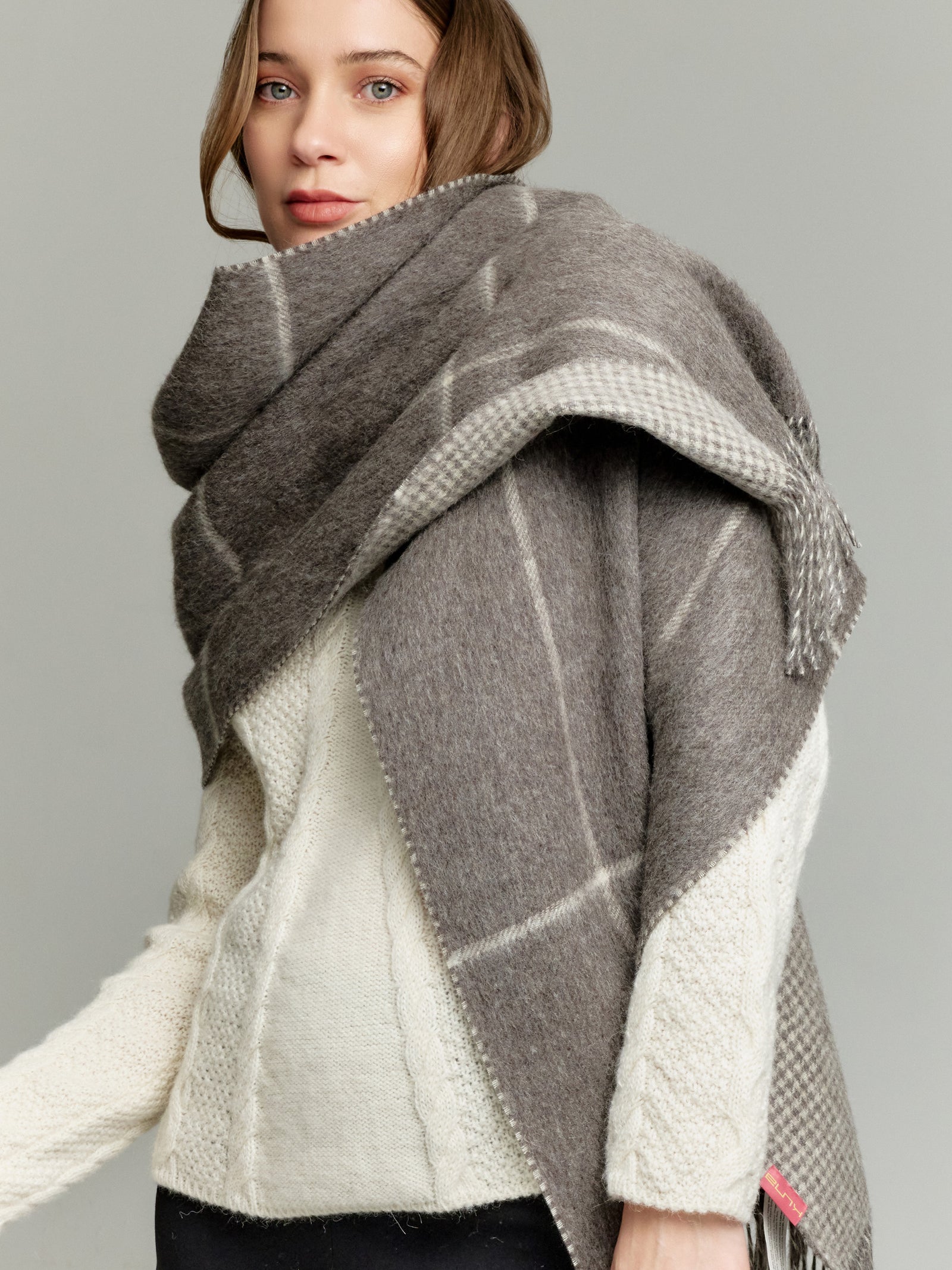 Ylenia Shawl Baby Alpaca Color Ecru