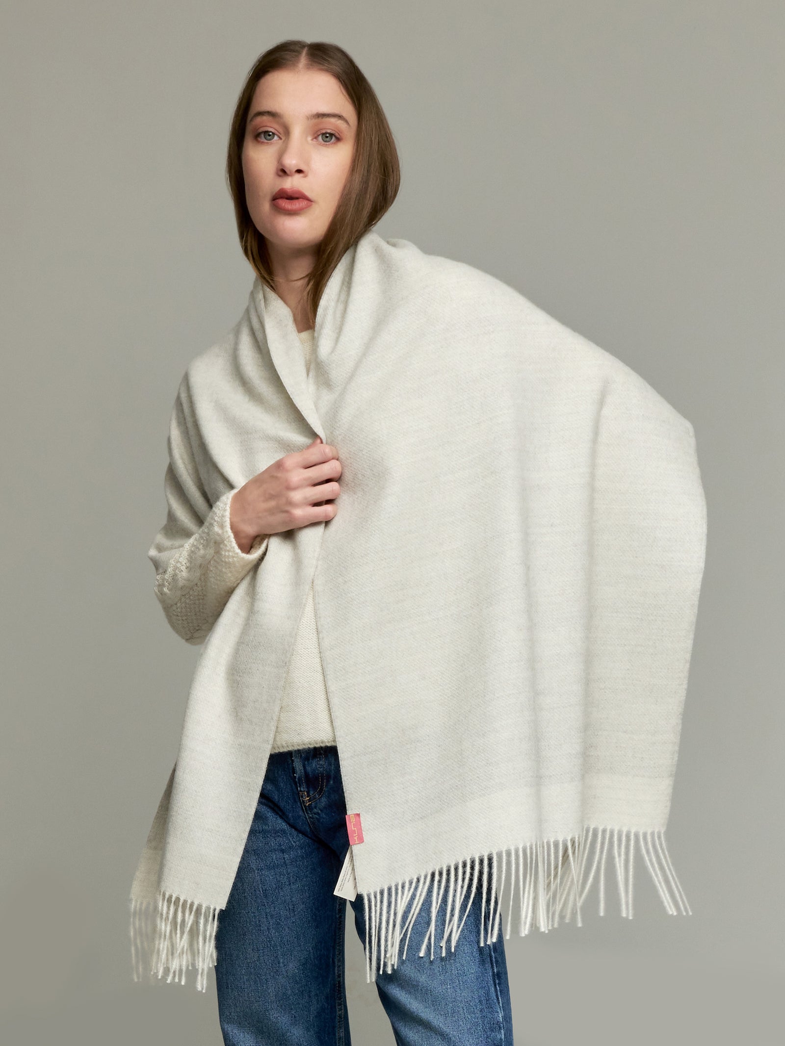 Yanely Shawl Baby Alpaca Color Grey