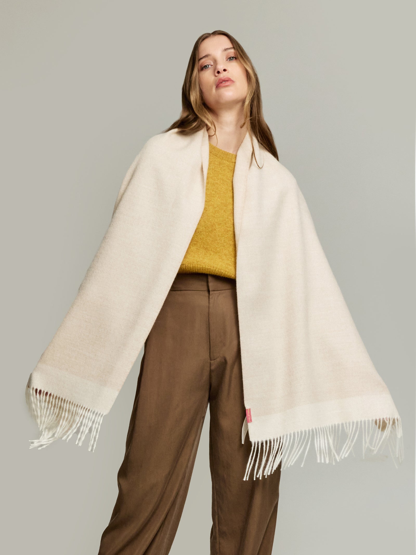 Yanely Shawl Baby Alpaca Color Beige