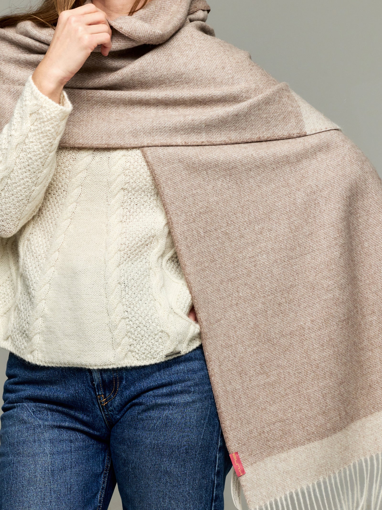 Yanely Shawl Baby Alpaca Color Brown