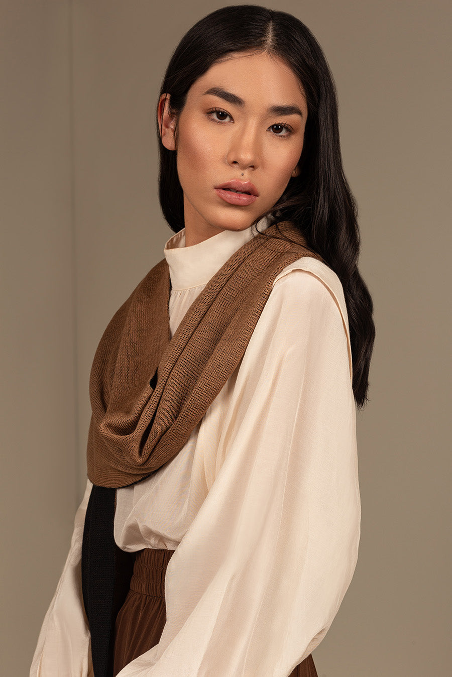 CHALINA BRANDY DE ALPACA 16 COLOR BLACK & CAMEL