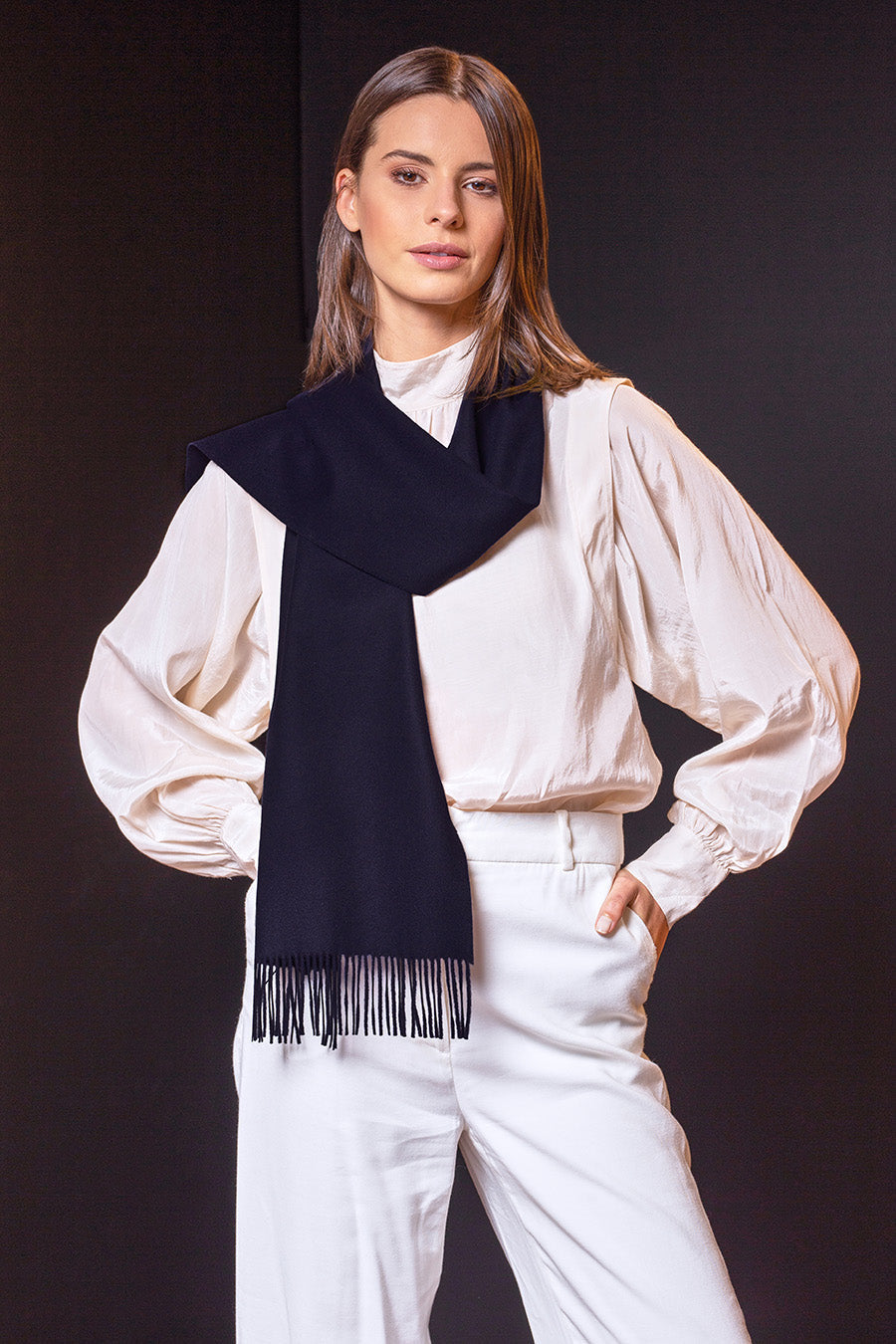 Bex Scarf Guanaco Color Navy
