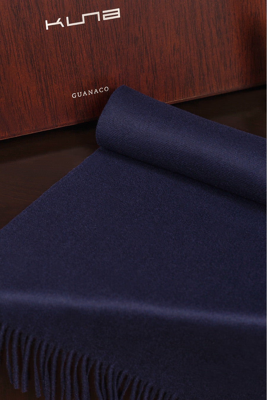 Bex Scarf Guanaco Color Navy