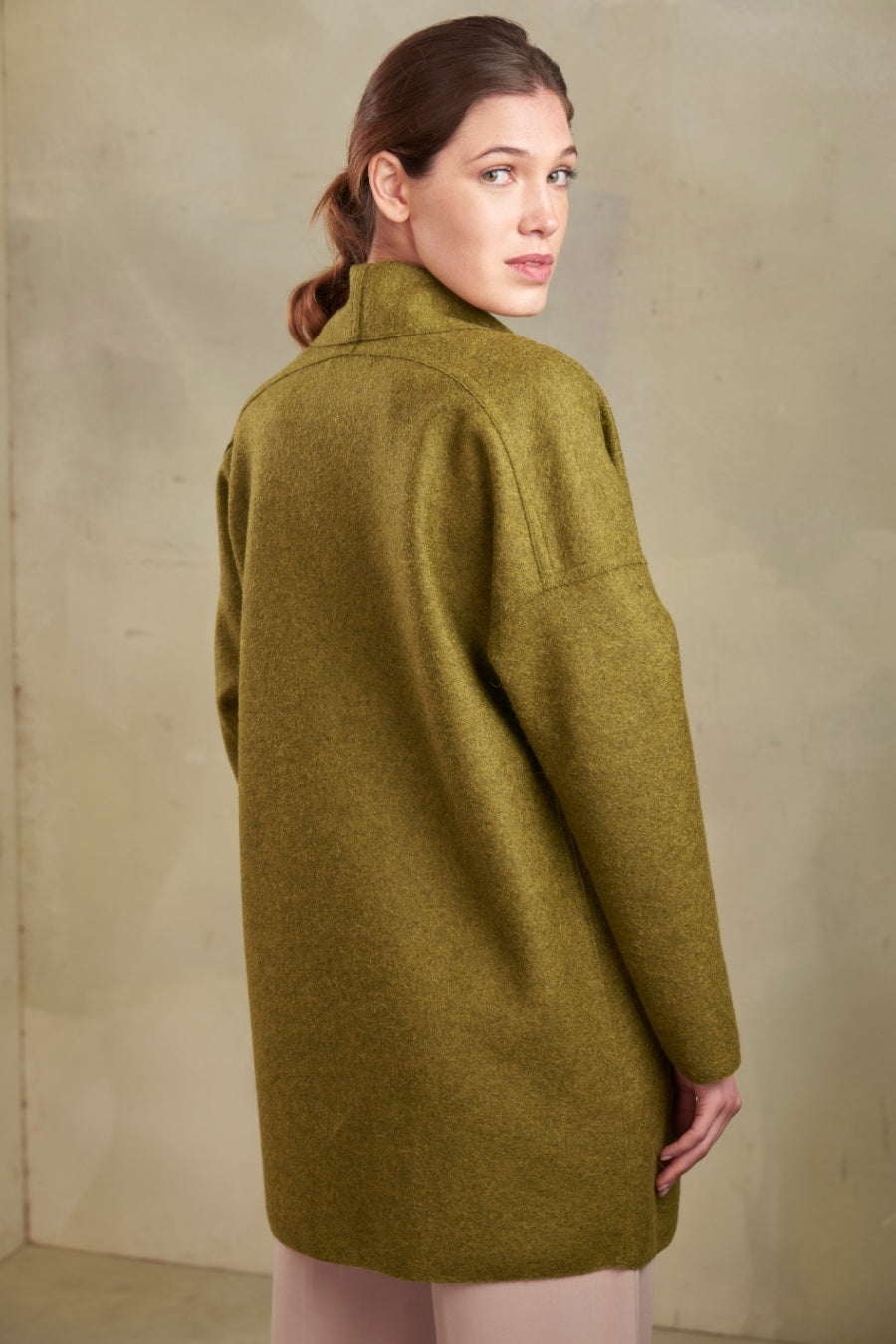 ABRIGO PANAMA DE ALPACA & LANA COLOR AVOCADO
