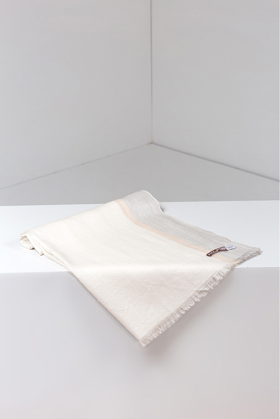 Baccarat Shawl Royal Alpaca & Silk Color Ecru