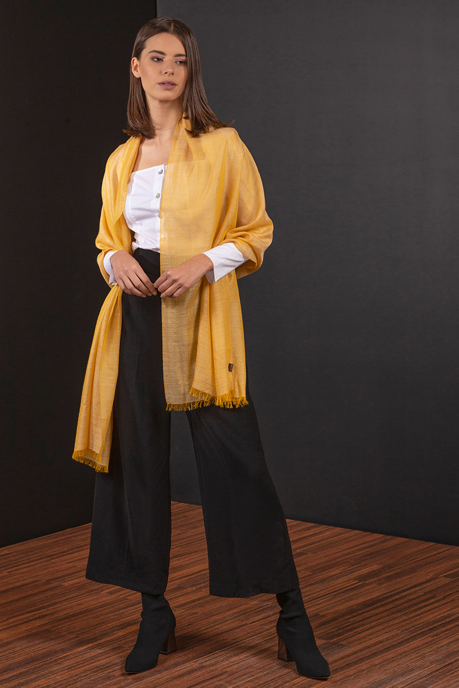 Bilbao Shawl Royal Alpaca & Silk Color Amarillo