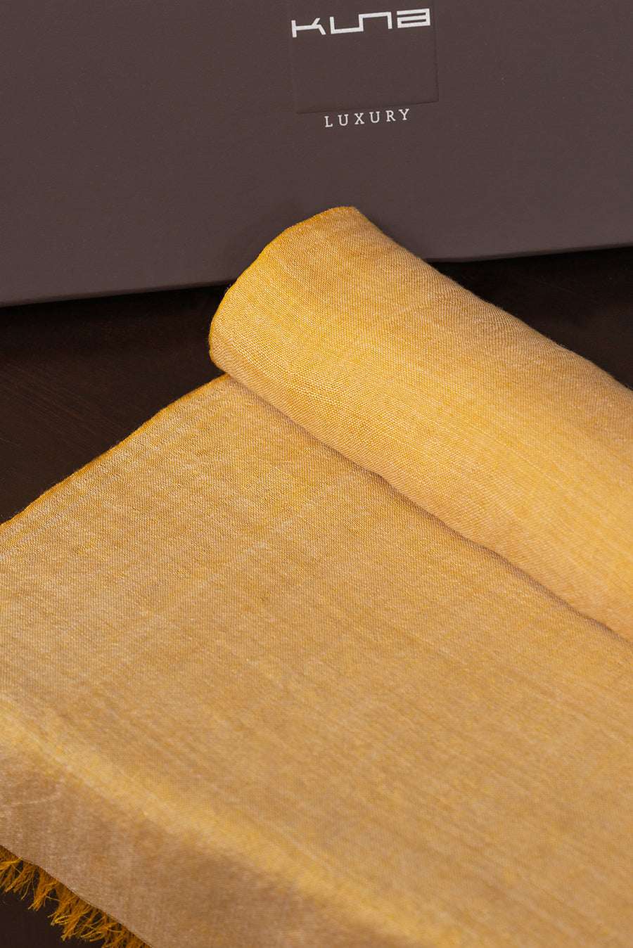Bilbao Shawl Royal Alpaca & Silk Color Amarillo