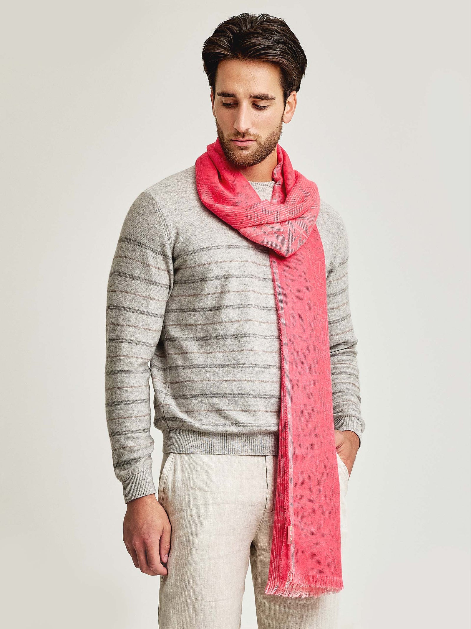 Chal Winslow de alpaca baby y seda color fucsia