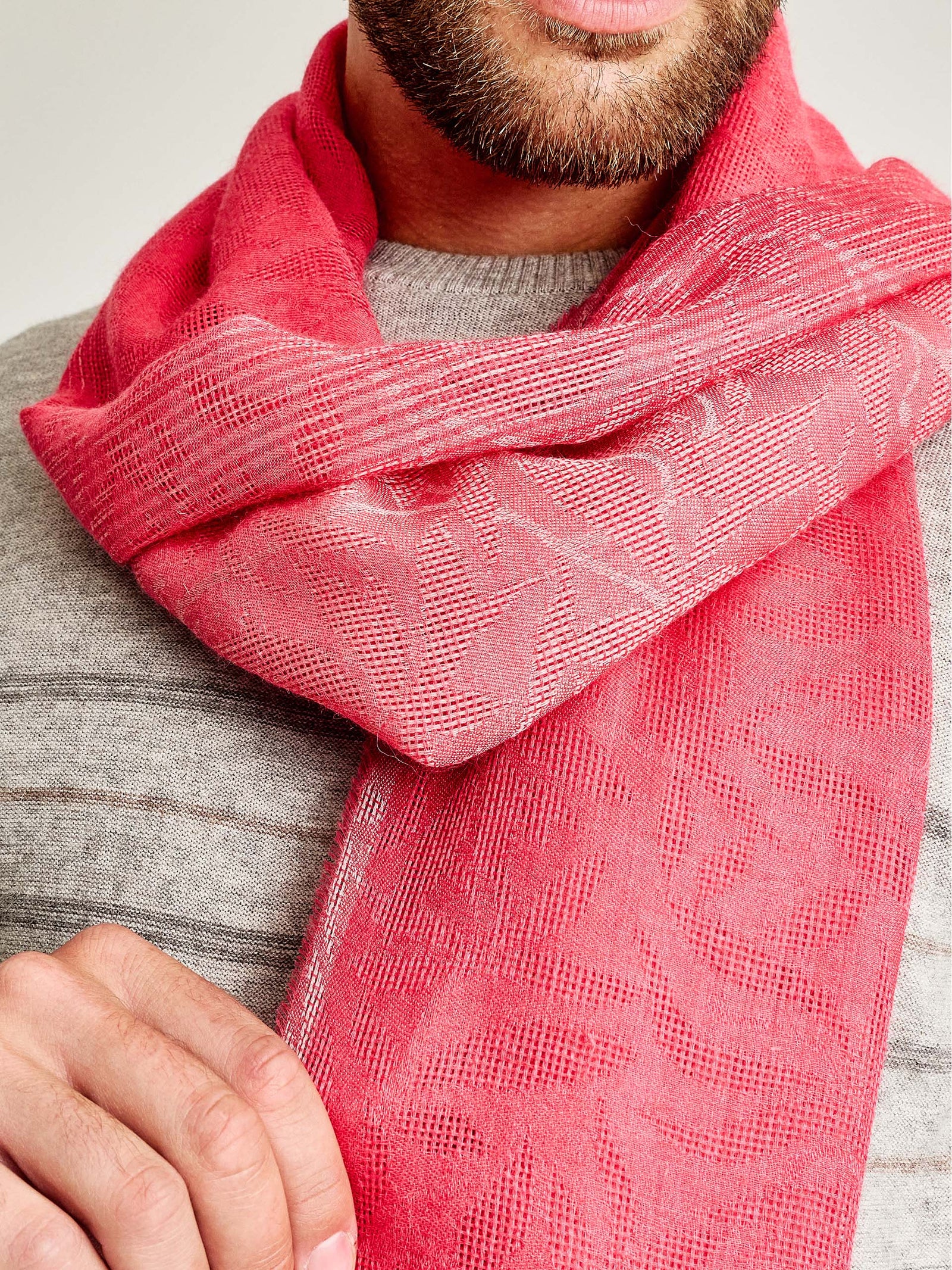 Chal Winslow de alpaca baby y seda color fucsia