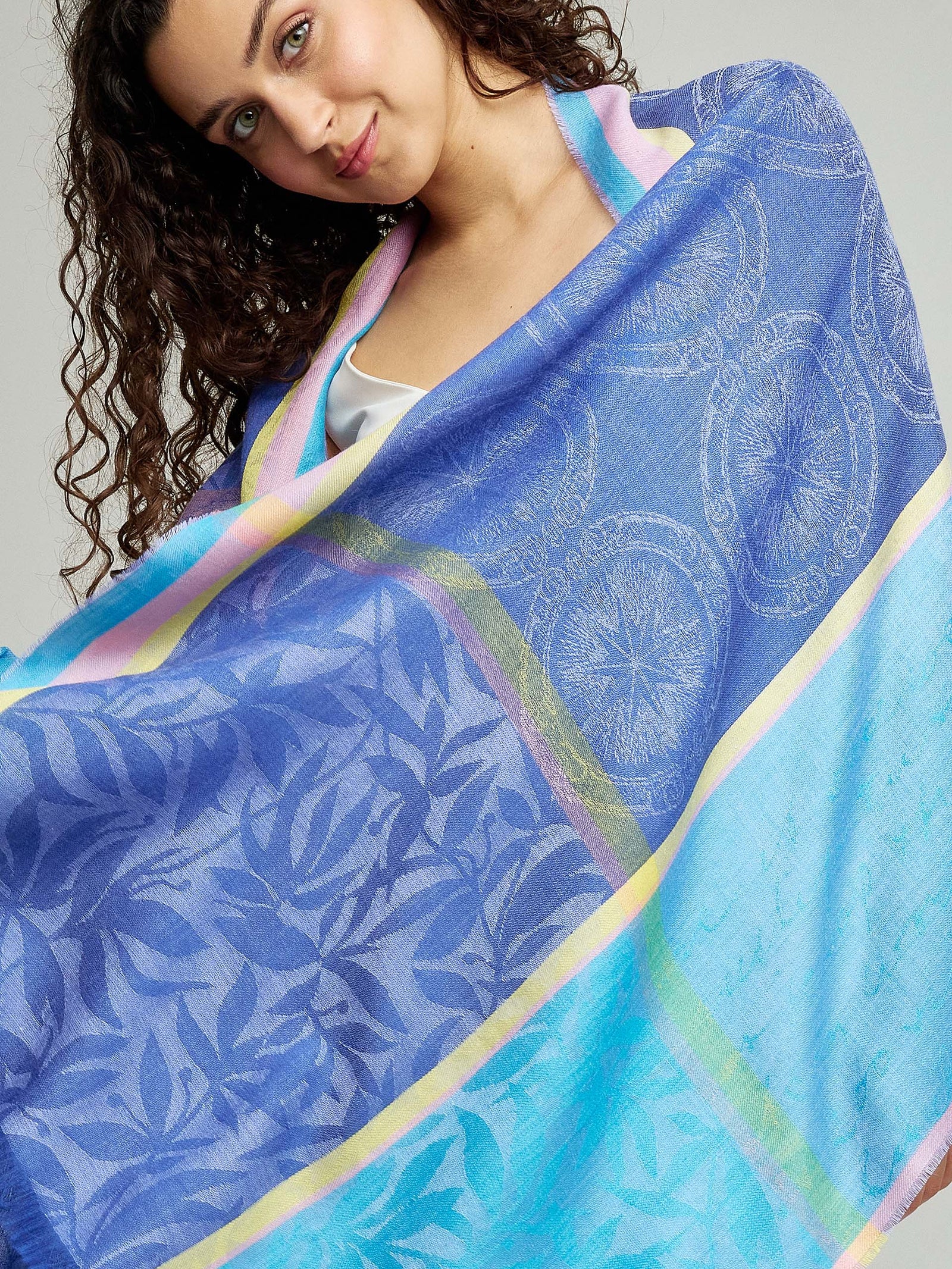Warvick Shawl Baby Alpaca & Silk Color Blue