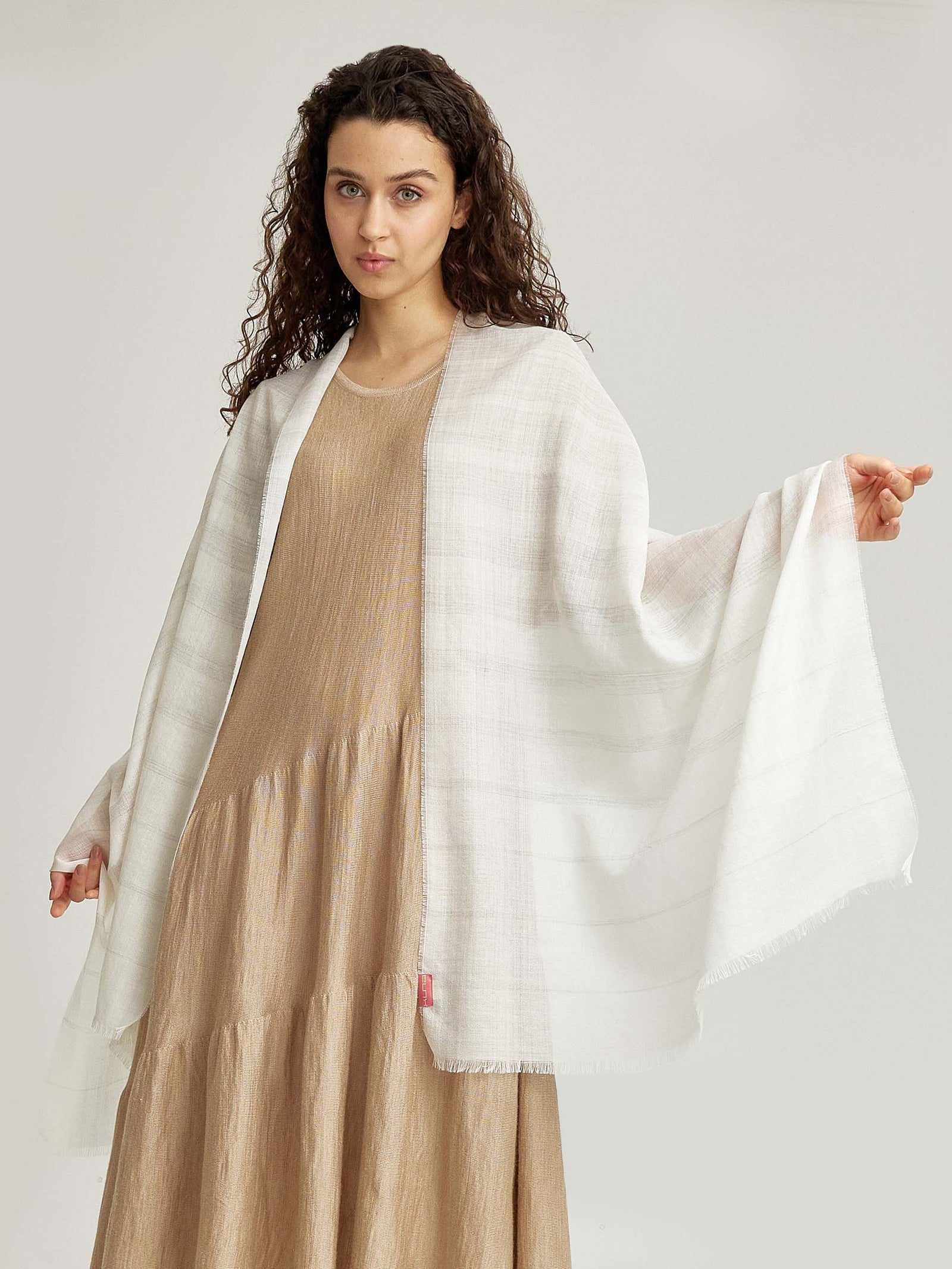 Wallenberg Shawl Baby Alpaca & Silk Color Ecru&Gris