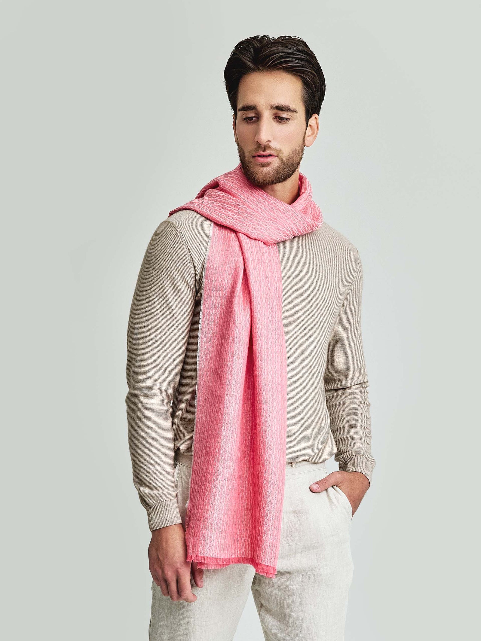 Chal Westfield de alpaca bebé y seda, color fucsia