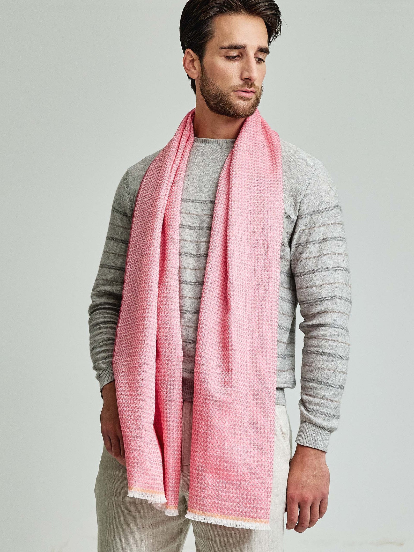 Wayne Chal de Bebé Alpaca y Seda Color Fucsia