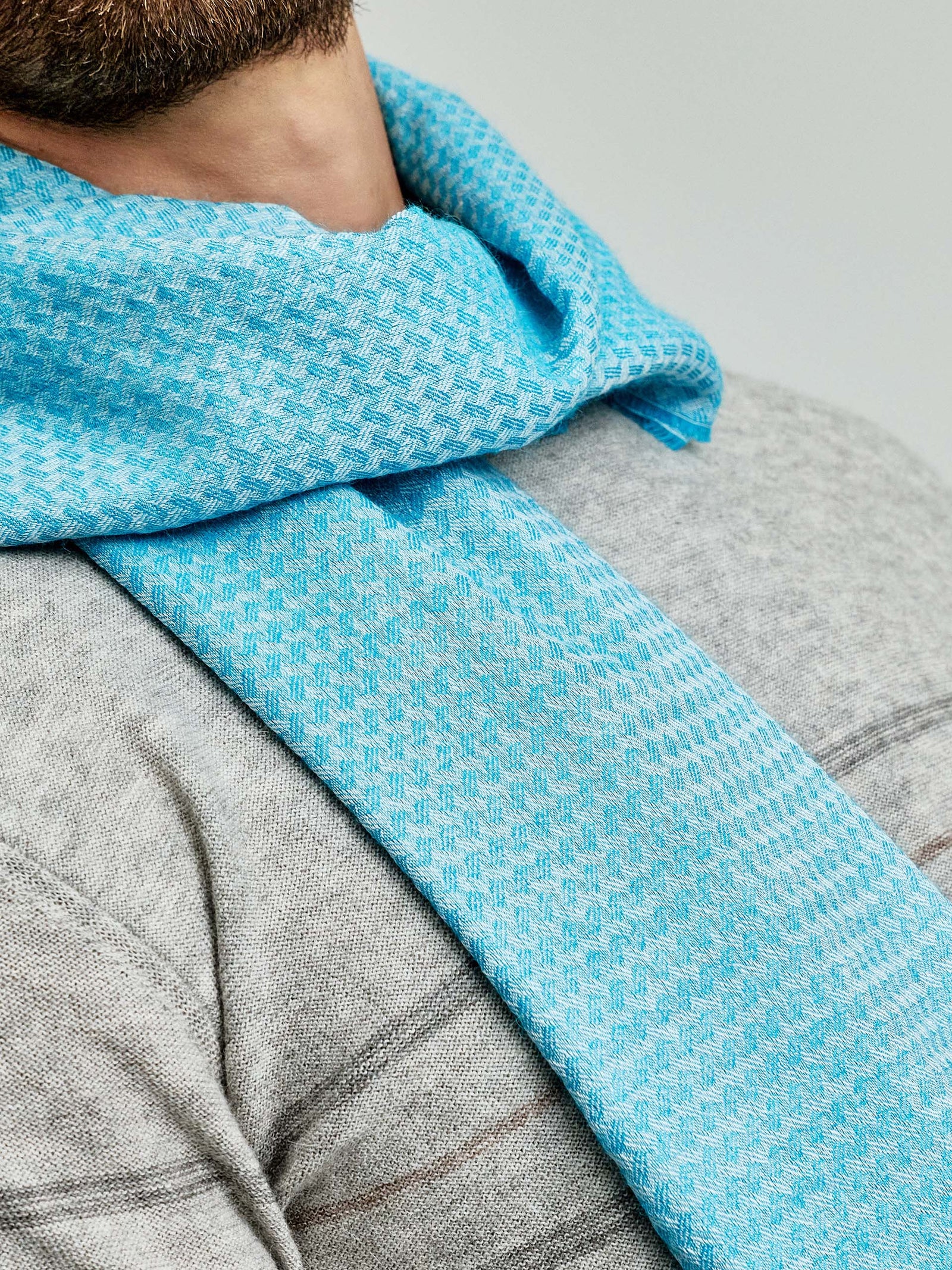 Wayne Shawl Baby Alpaca y Seda Color Turquesa
