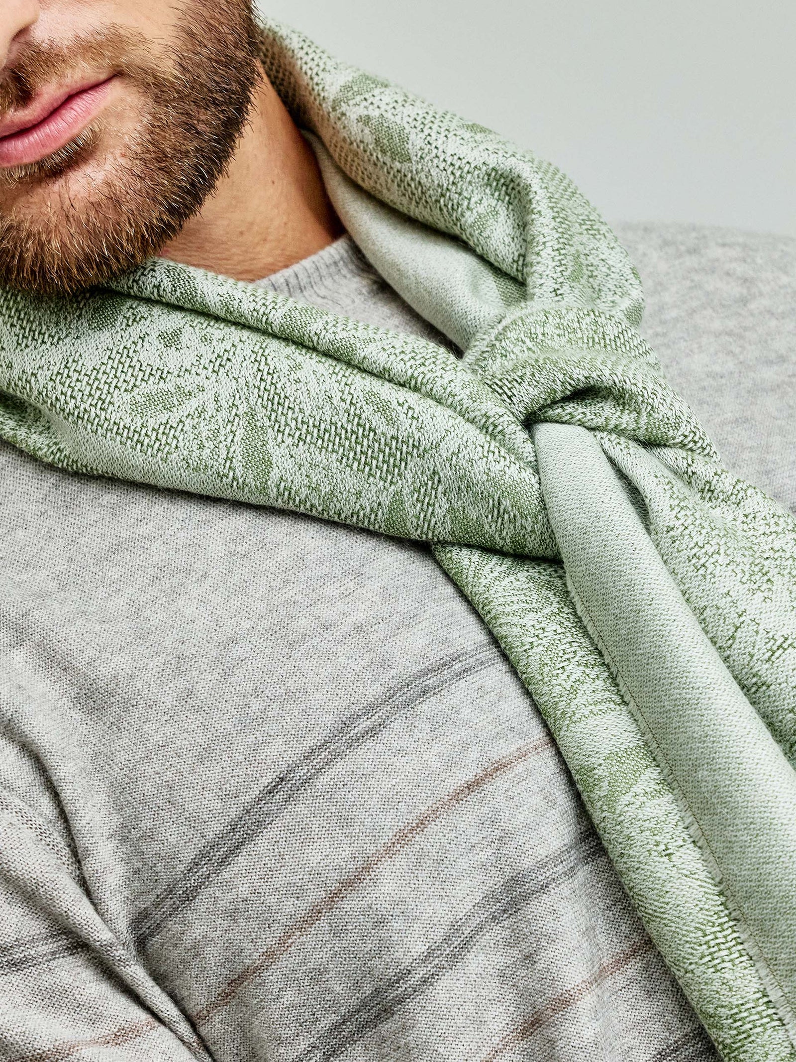 Pañuelo de agua Baby Alpaca y seda Color verde