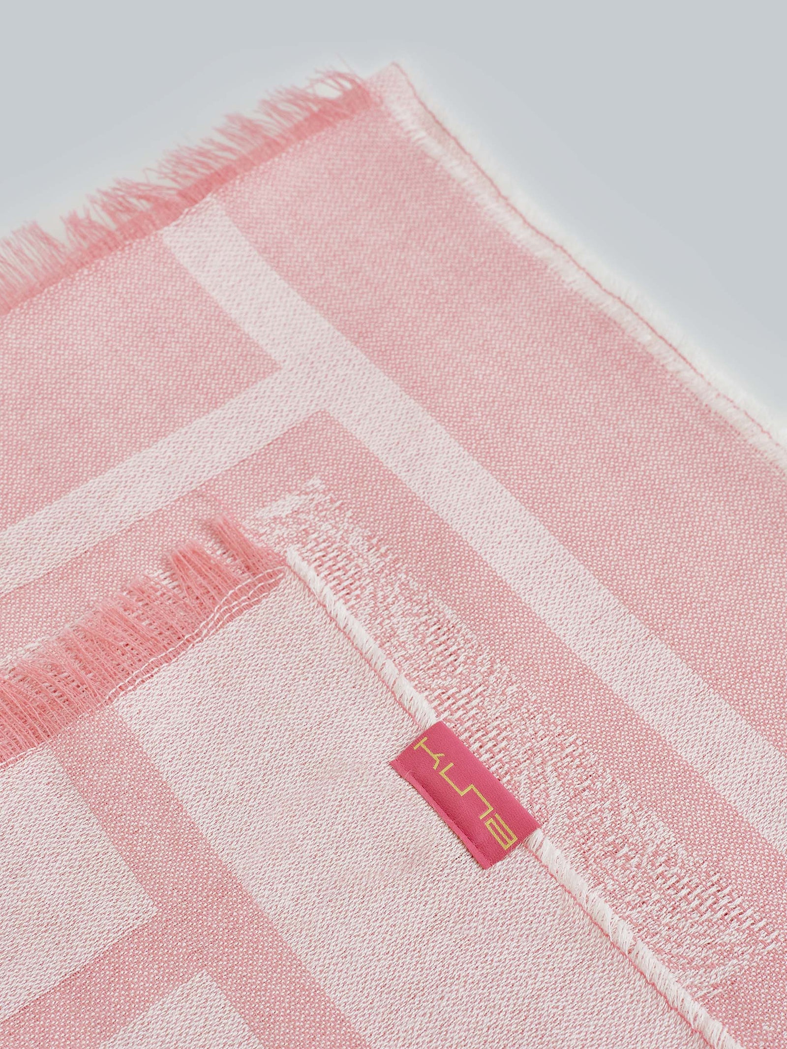 Chaqueta de bebé de alpaca y seda de color rosa