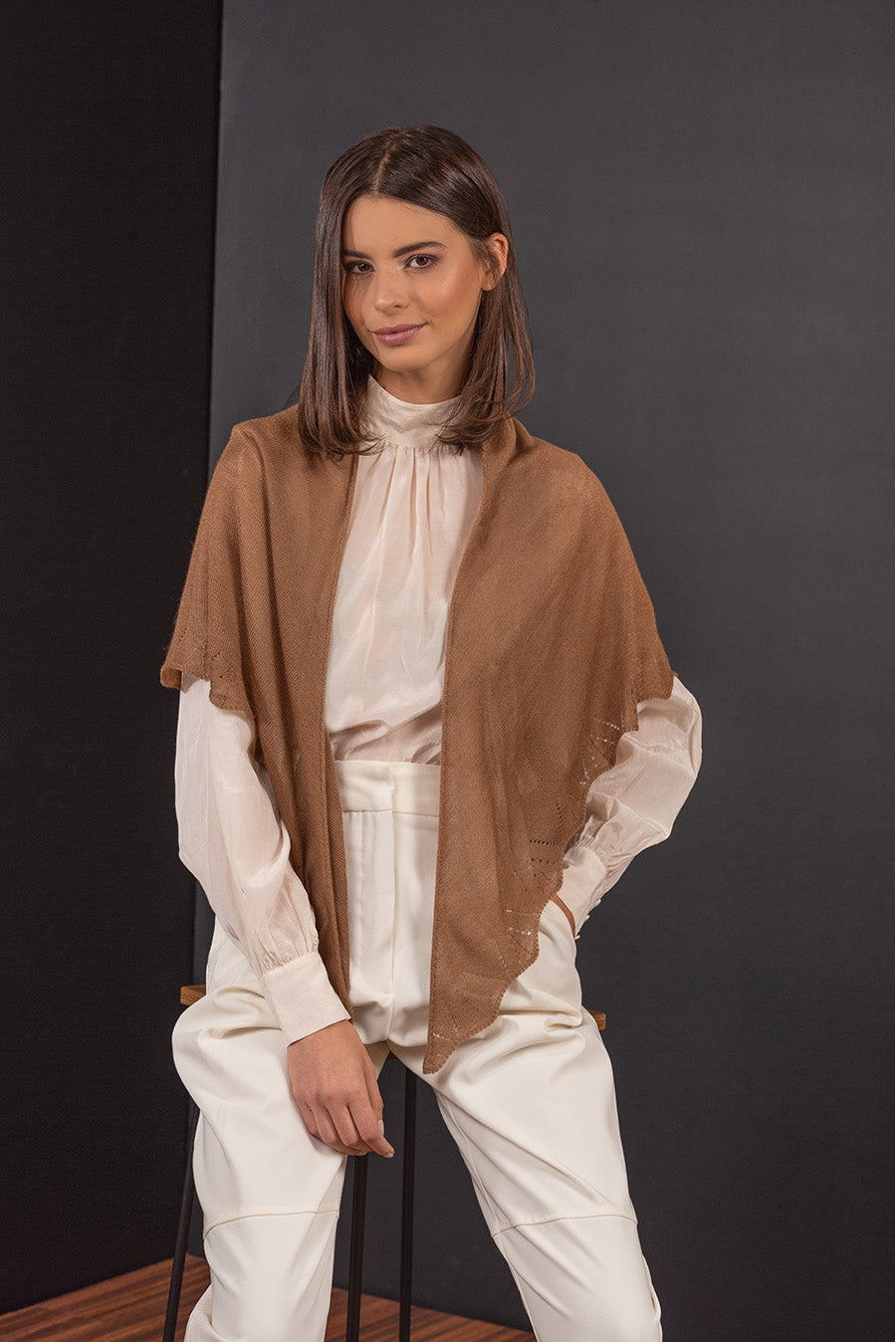 ESTOLA BUGANVILLA DE ALPACA 16 COLOR CAMEL