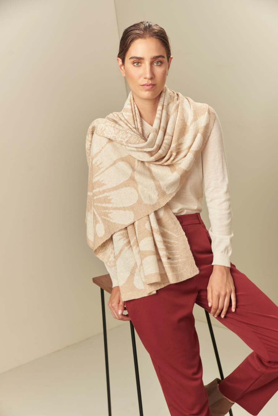 Uambo Shawl Baby Alpaca Color Nomad & Ecru