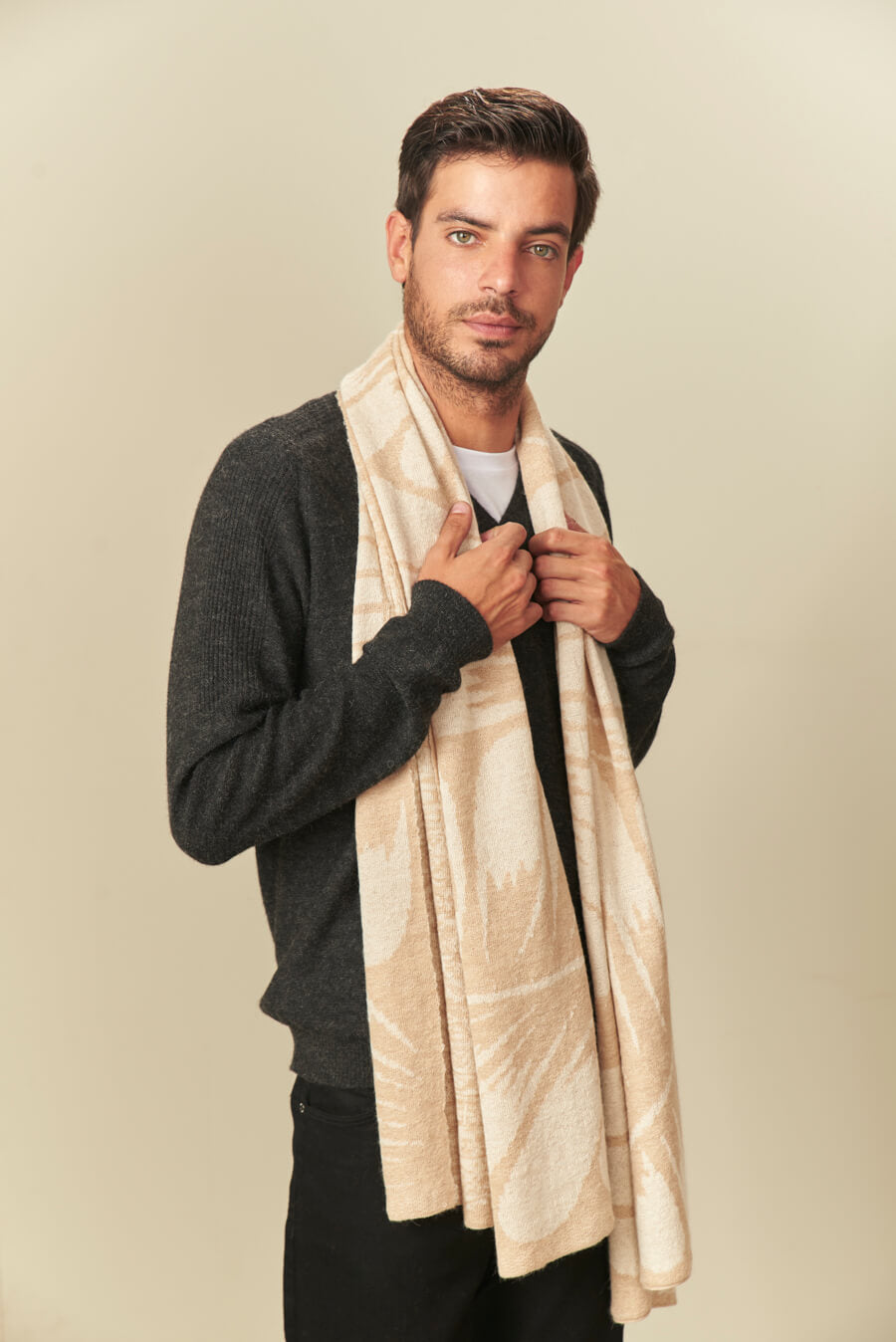 Uambo Shawl Baby Alpaca Color Nomad & Ecru