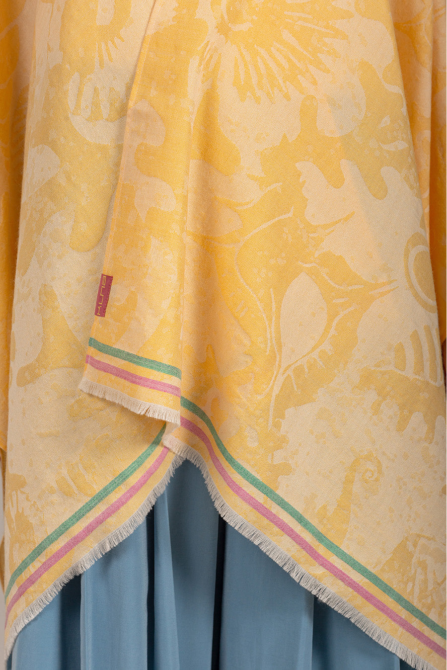 CAPA UV DE BABY ALPACA COLOR AMARILLO CLARO