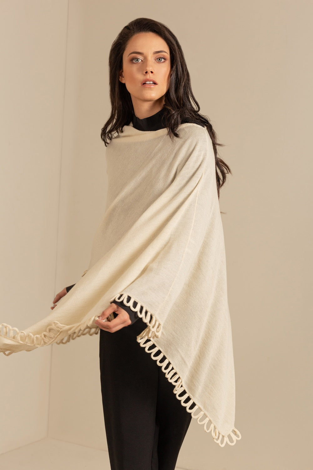PONCHO BRUMA DE ALPACA 16 COLOR ECRU